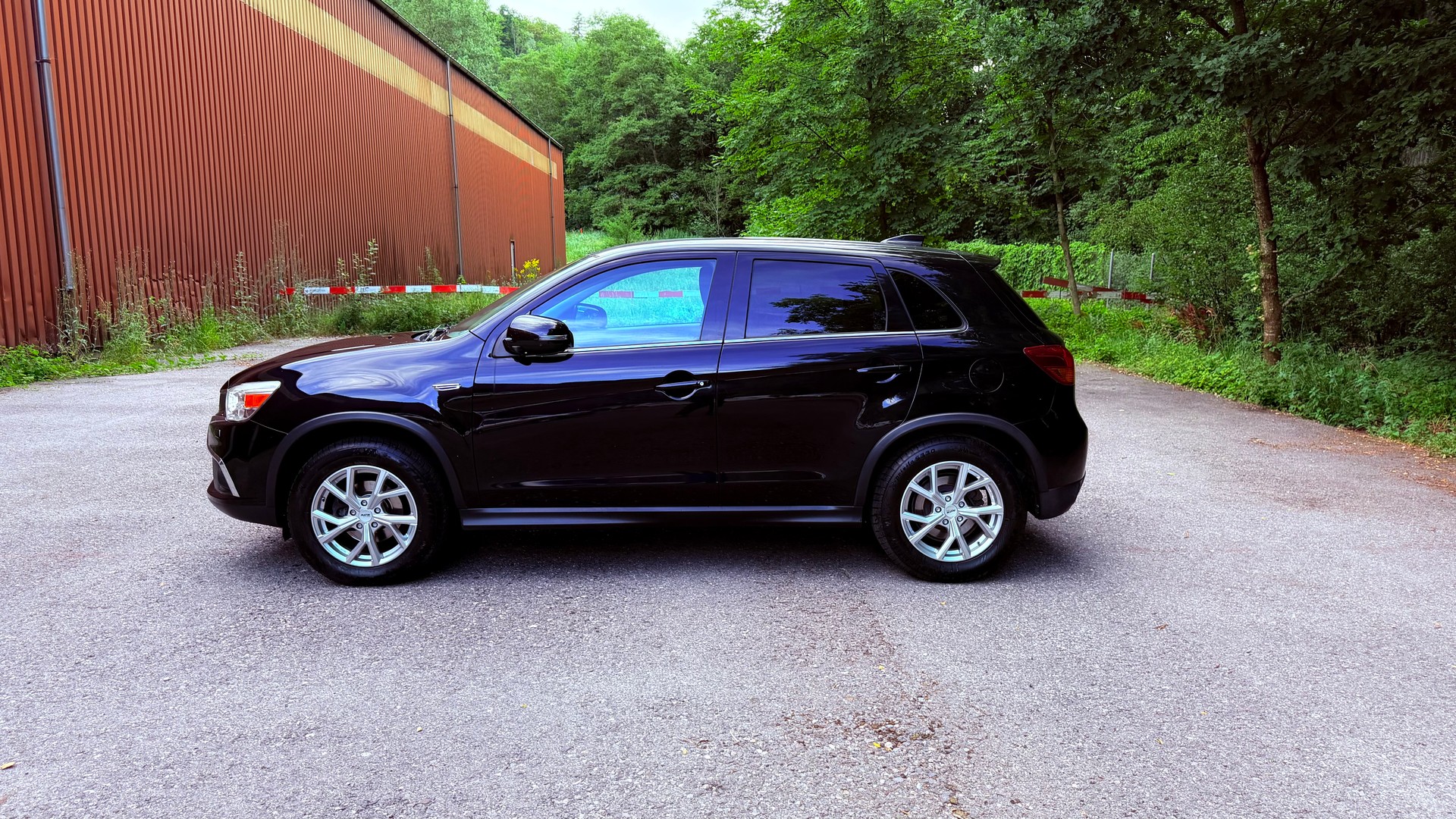 MITSUBISHI ASX 2.2 DID Celebration 300K 4WD Automatic-image-3