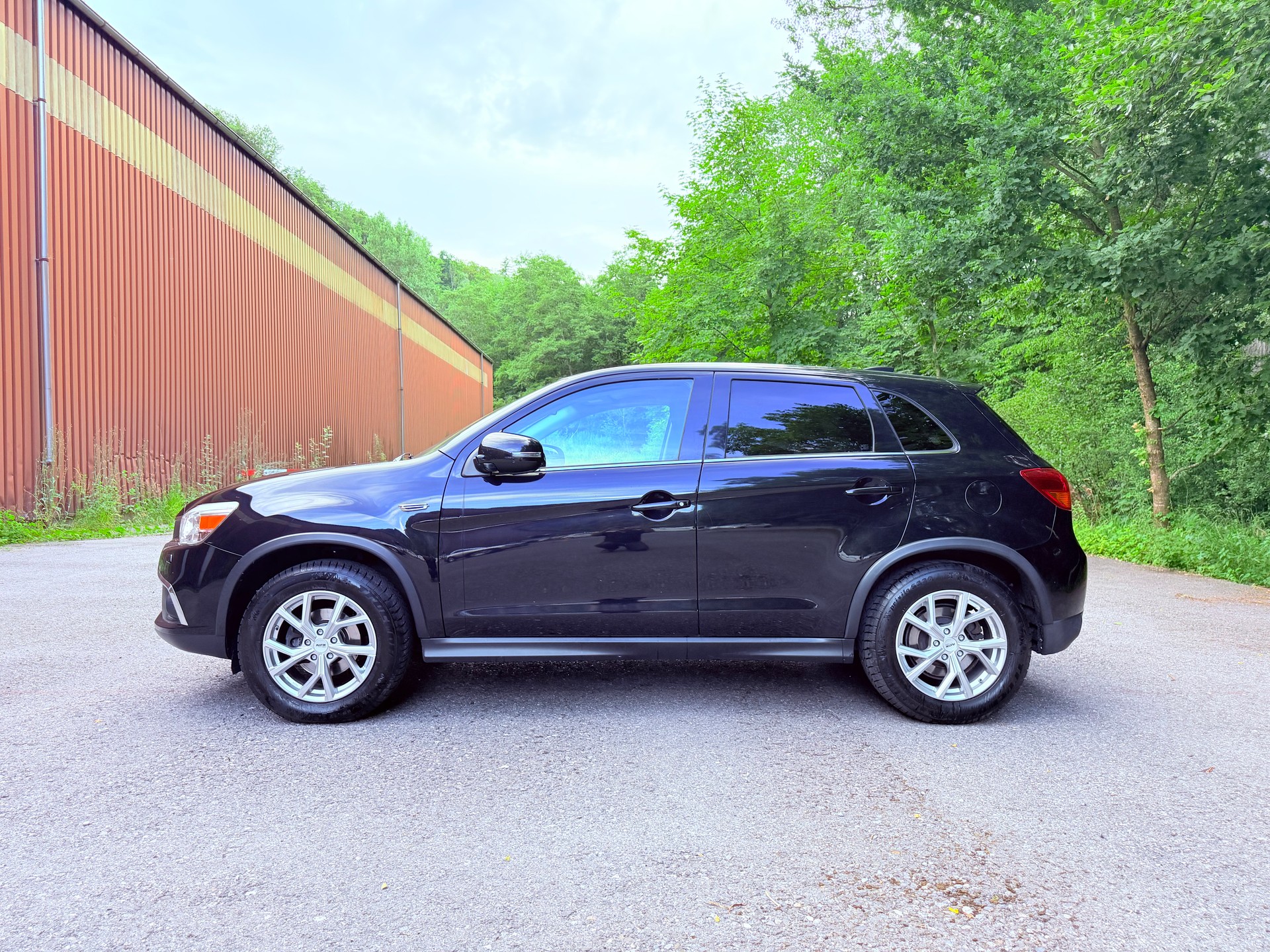 MITSUBISHI ASX 2.2 DID Celebration 300K 4WD Automatic-image-2