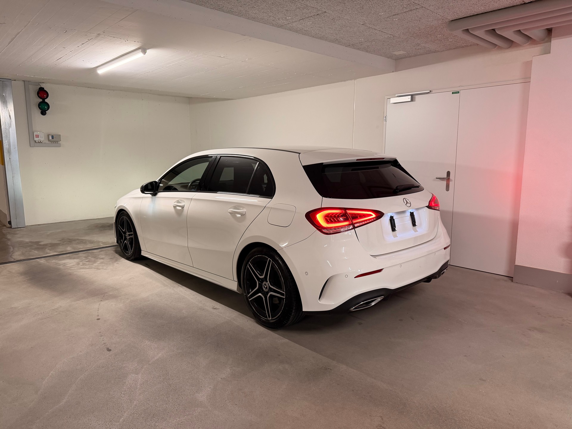 MERCEDES-BENZ A 220 d AMG Line-image-1