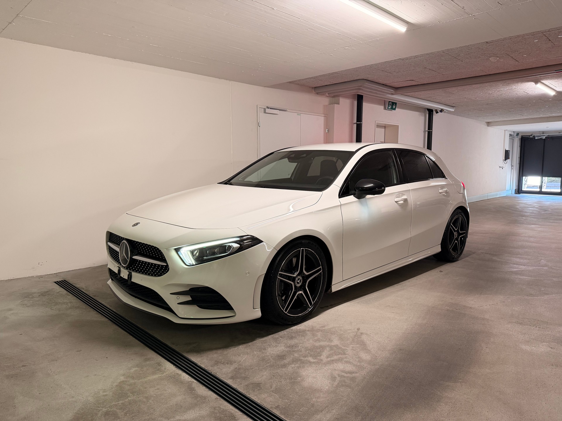 MERCEDES-BENZ A 220 d AMG Line-image-0