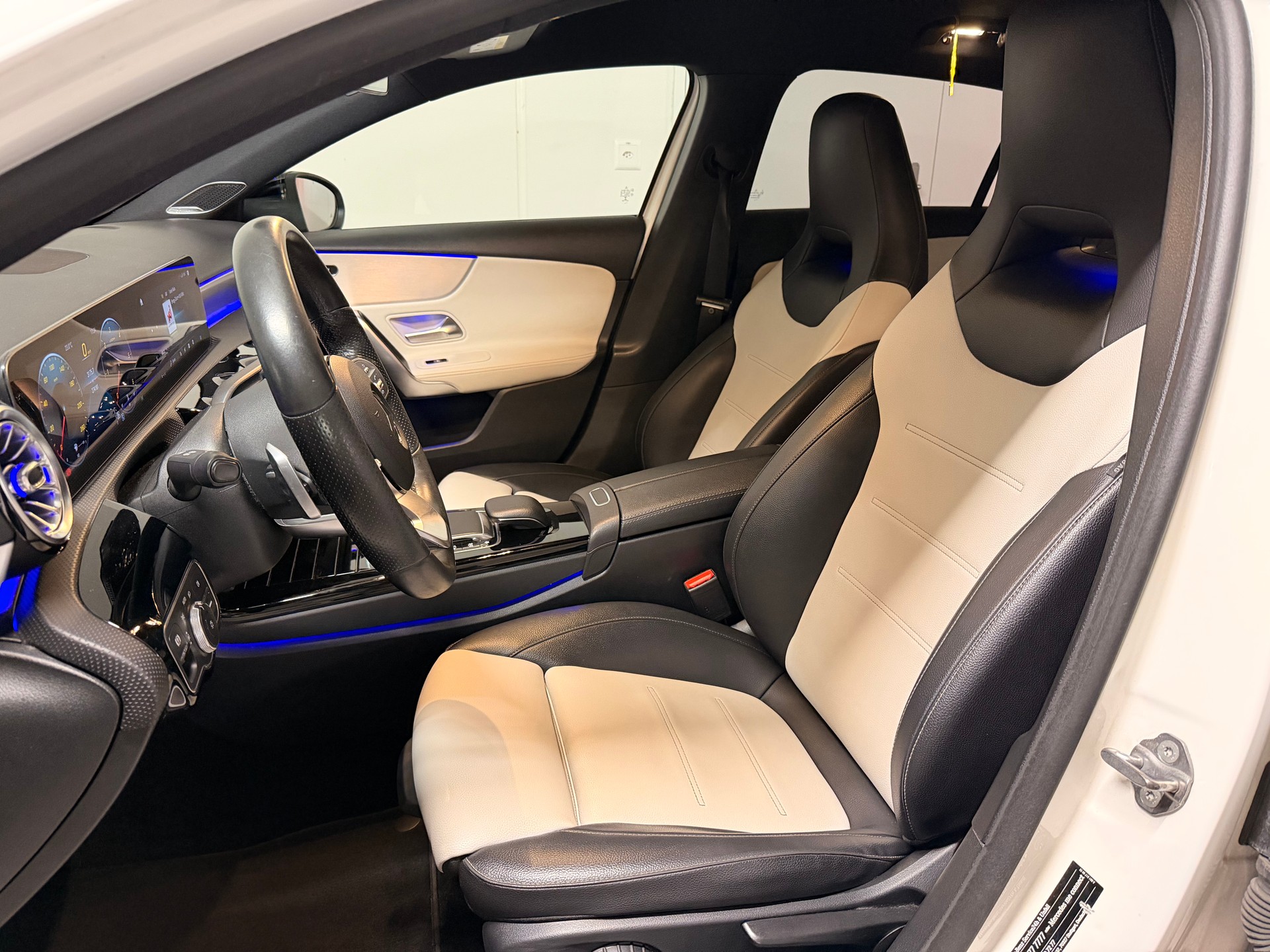 MERCEDES-BENZ A 220 d AMG Line-image-3