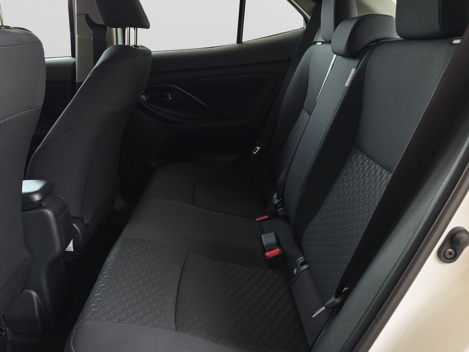 TOYOTA Yaris Cross 1.5 VVT-i HSD Comfort AWD-i-image-12