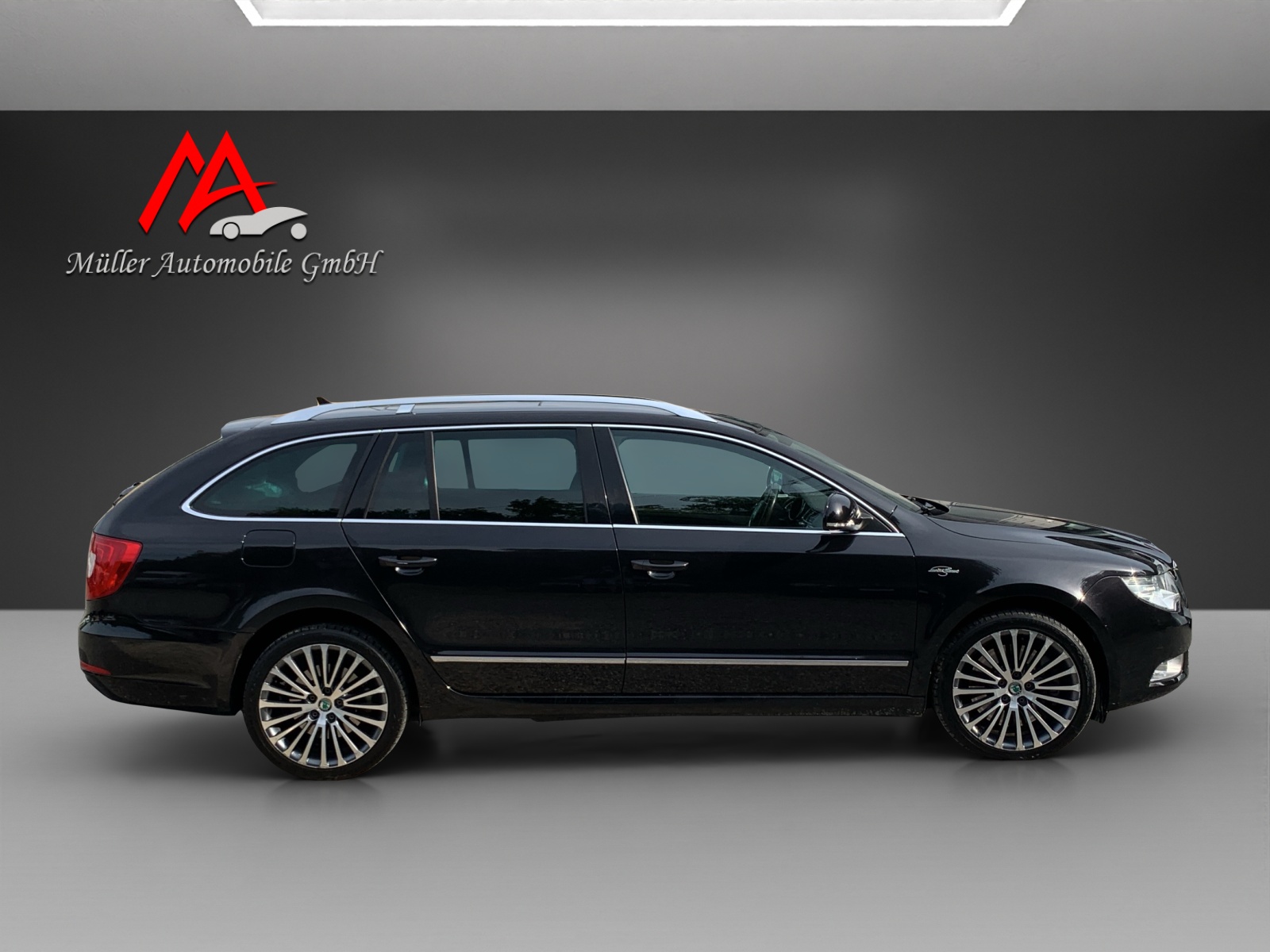 SKODA Superb Combi 3.6 FSI Laurin & Klement 4x4 DSG-image-2
