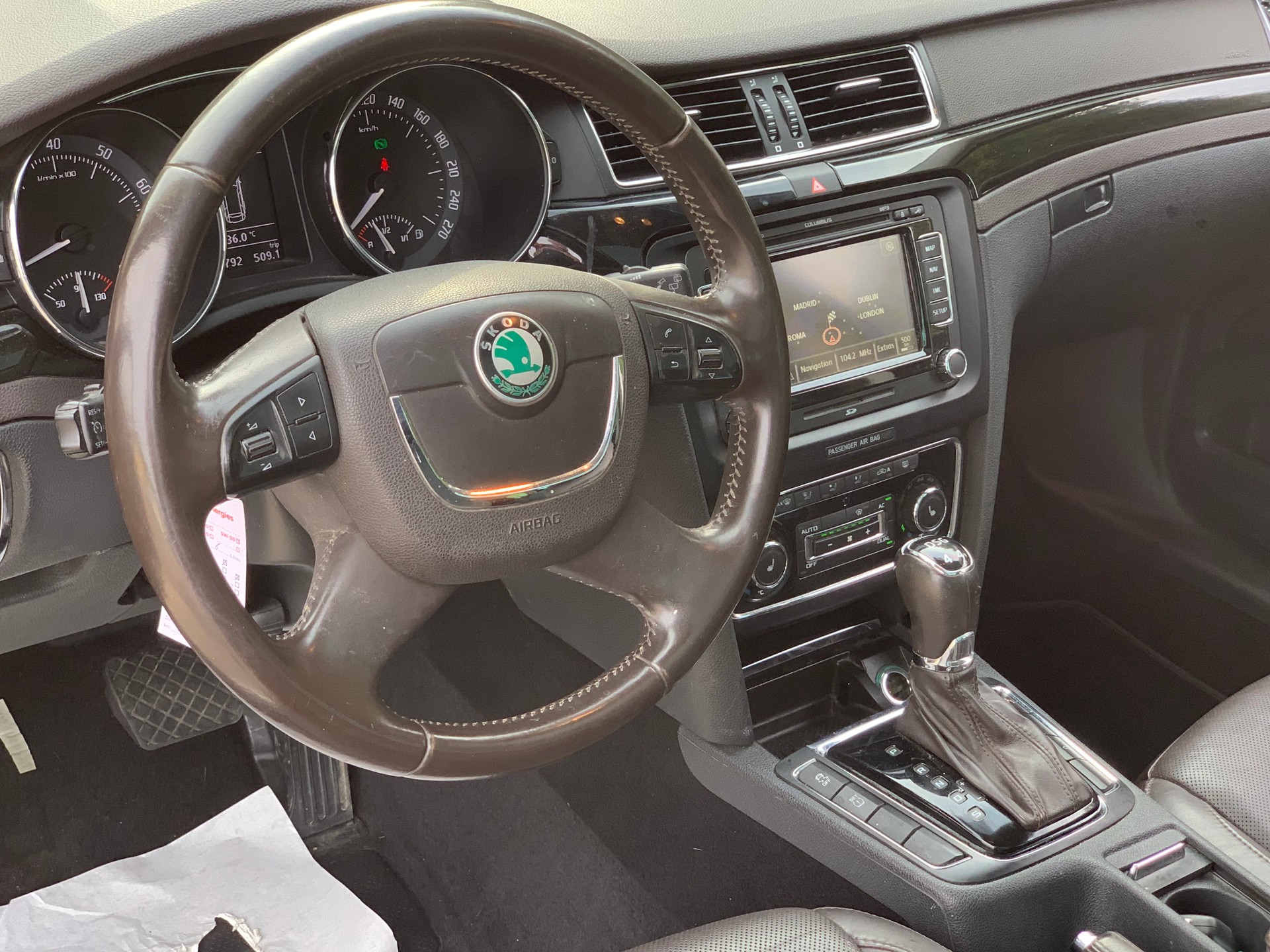 SKODA Superb Combi 3.6 FSI Laurin & Klement 4x4 DSG-image-11