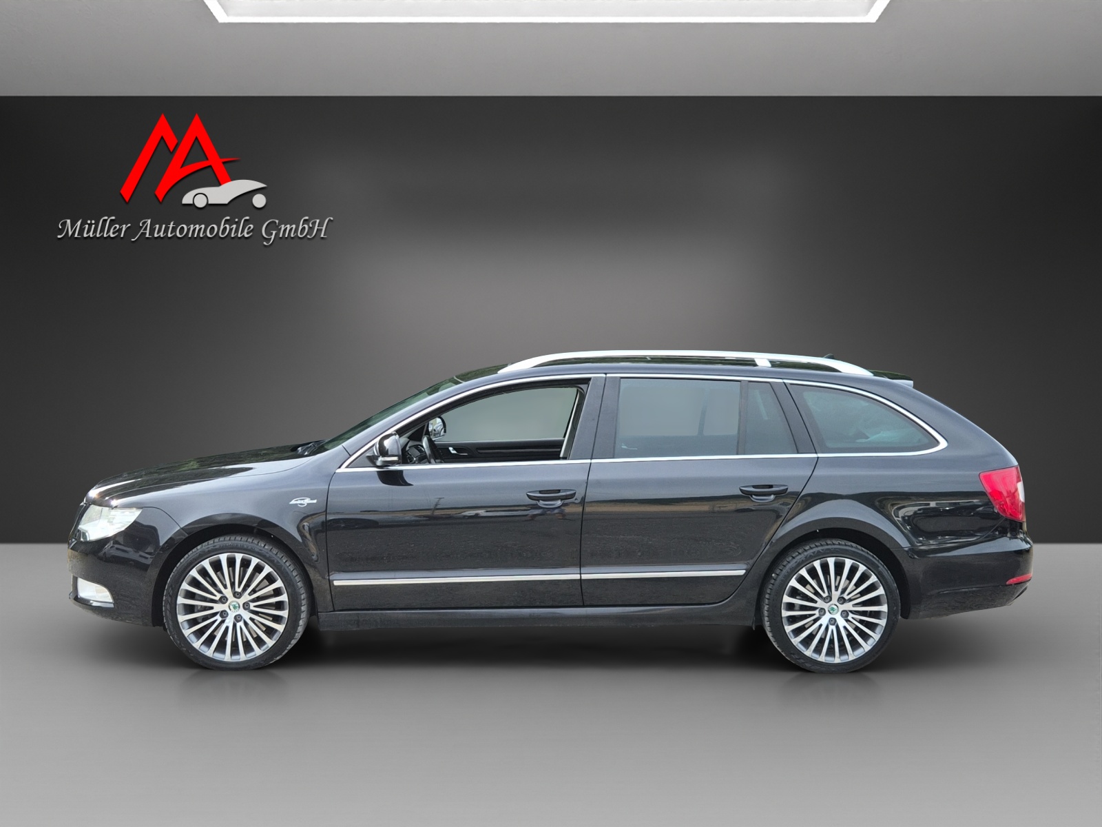 SKODA Superb Combi 3.6 FSI Laurin & Klement 4x4 DSG-image-3