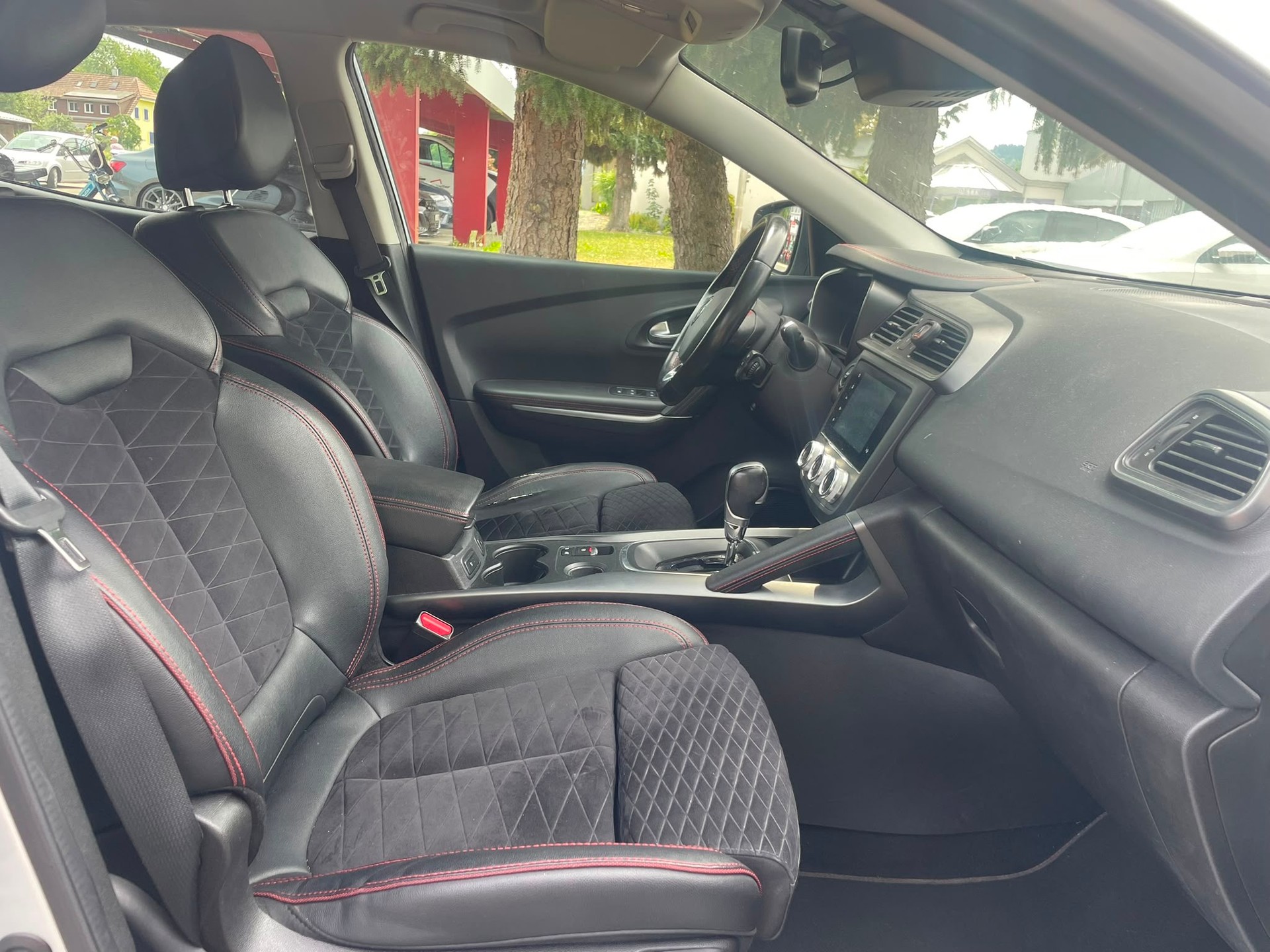 RENAULT Kadjar 1.3 16V Turbo Black Edition EDC-image-9