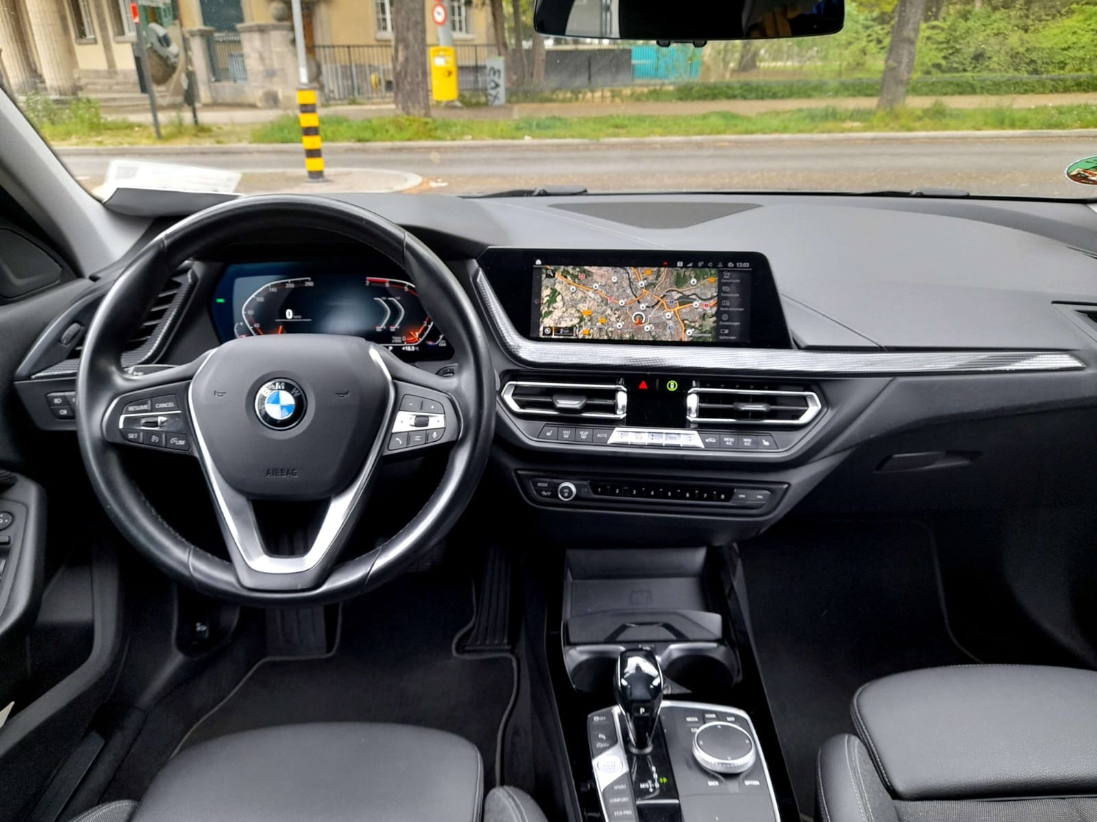 BMW 118i-image-5