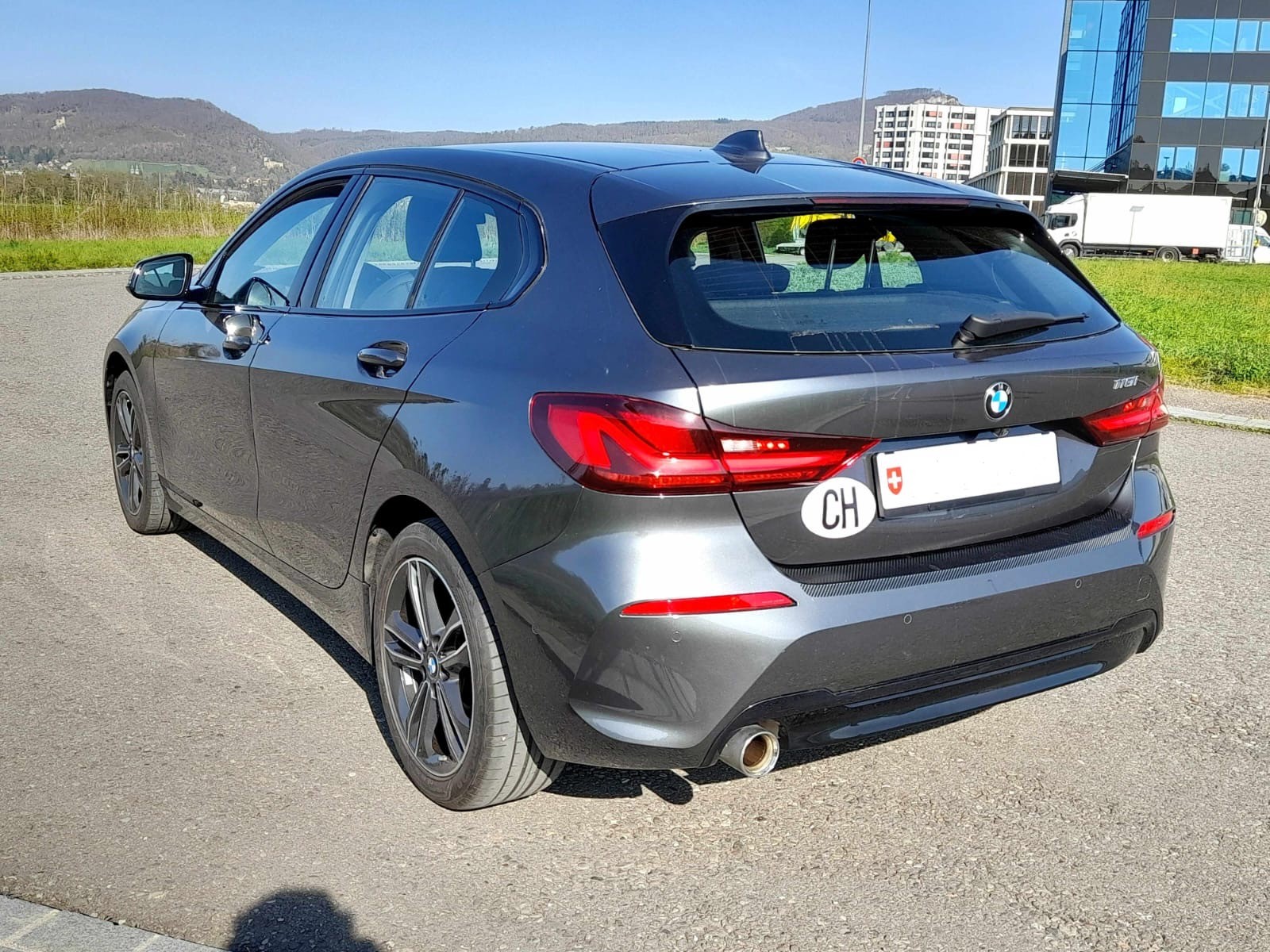 BMW 118i-image-4
