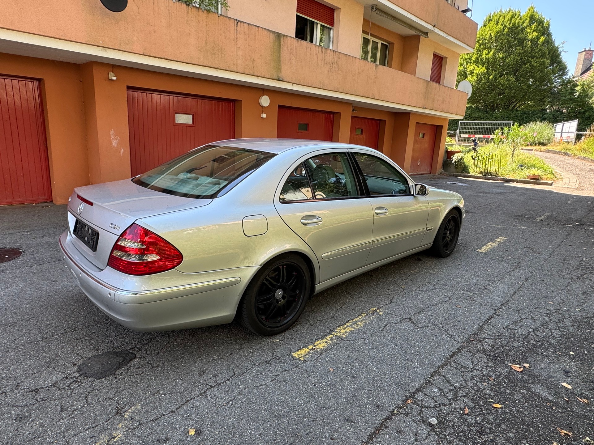 MERCEDES-BENZ E 320 CDI Avantgarde Automatic-image-3