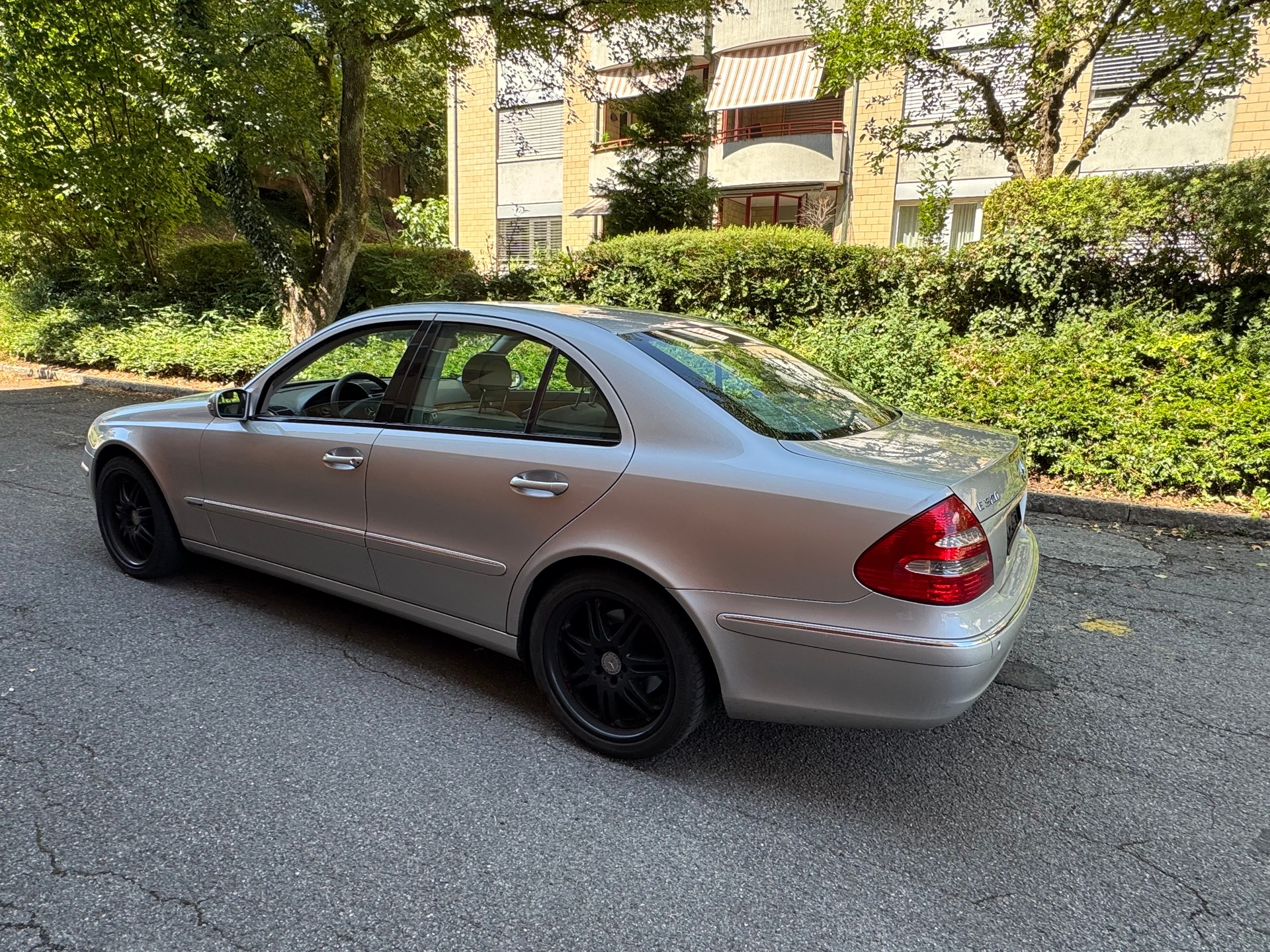 MERCEDES-BENZ E 320 CDI Avantgarde Automatic-image-5
