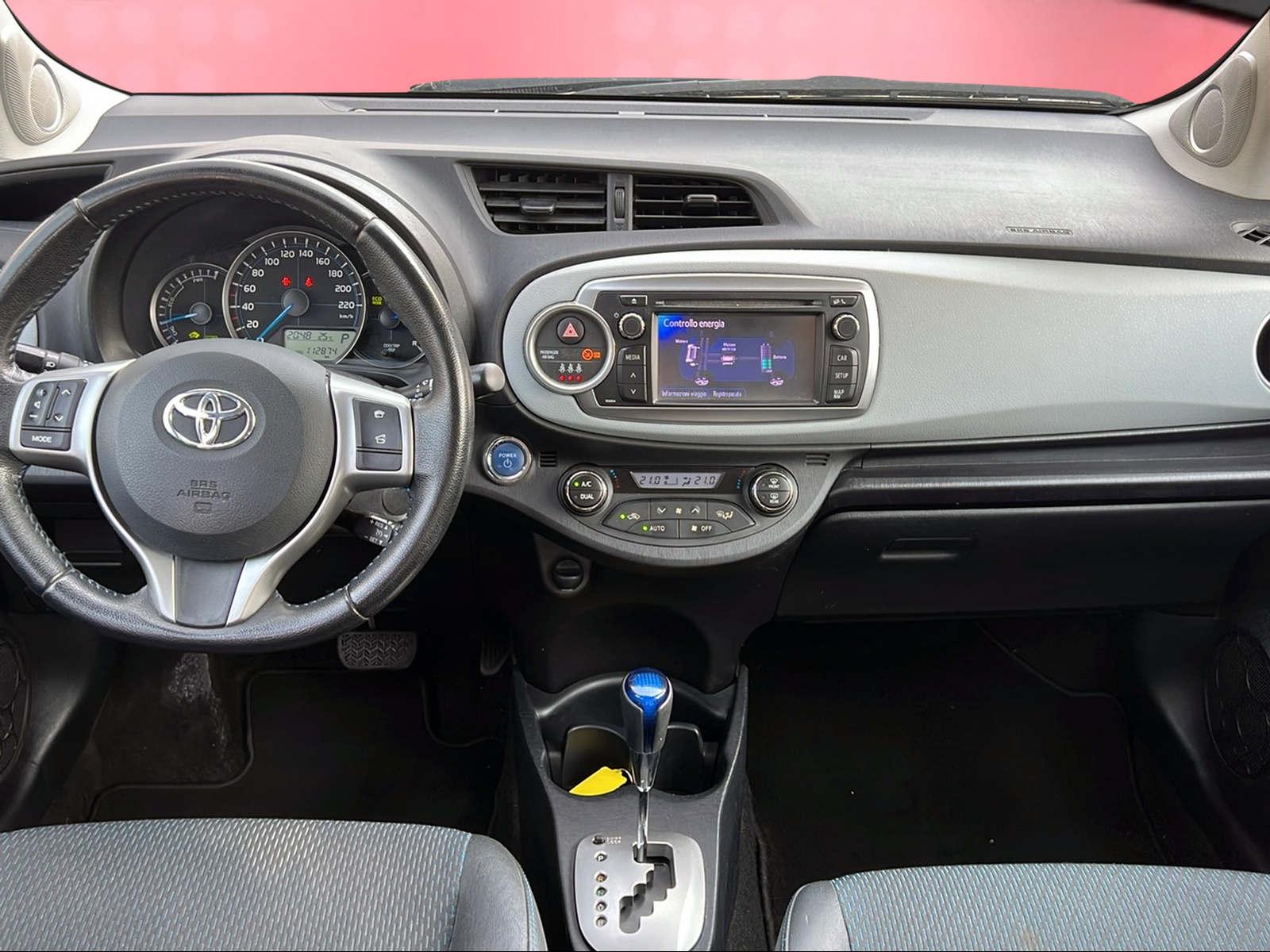 TOYOTA Yaris 1.5 VVT-i HSD Sol Premium-image-12