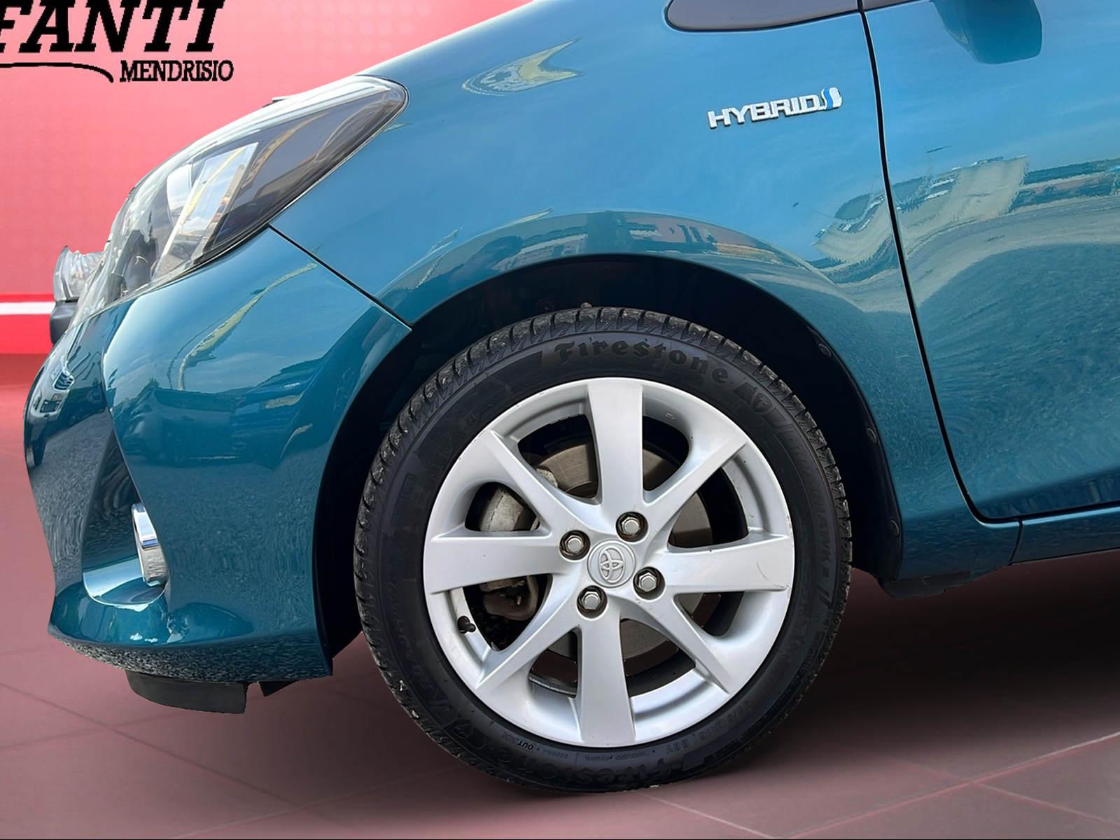TOYOTA Yaris 1.5 VVT-i HSD Sol Premium-image-2