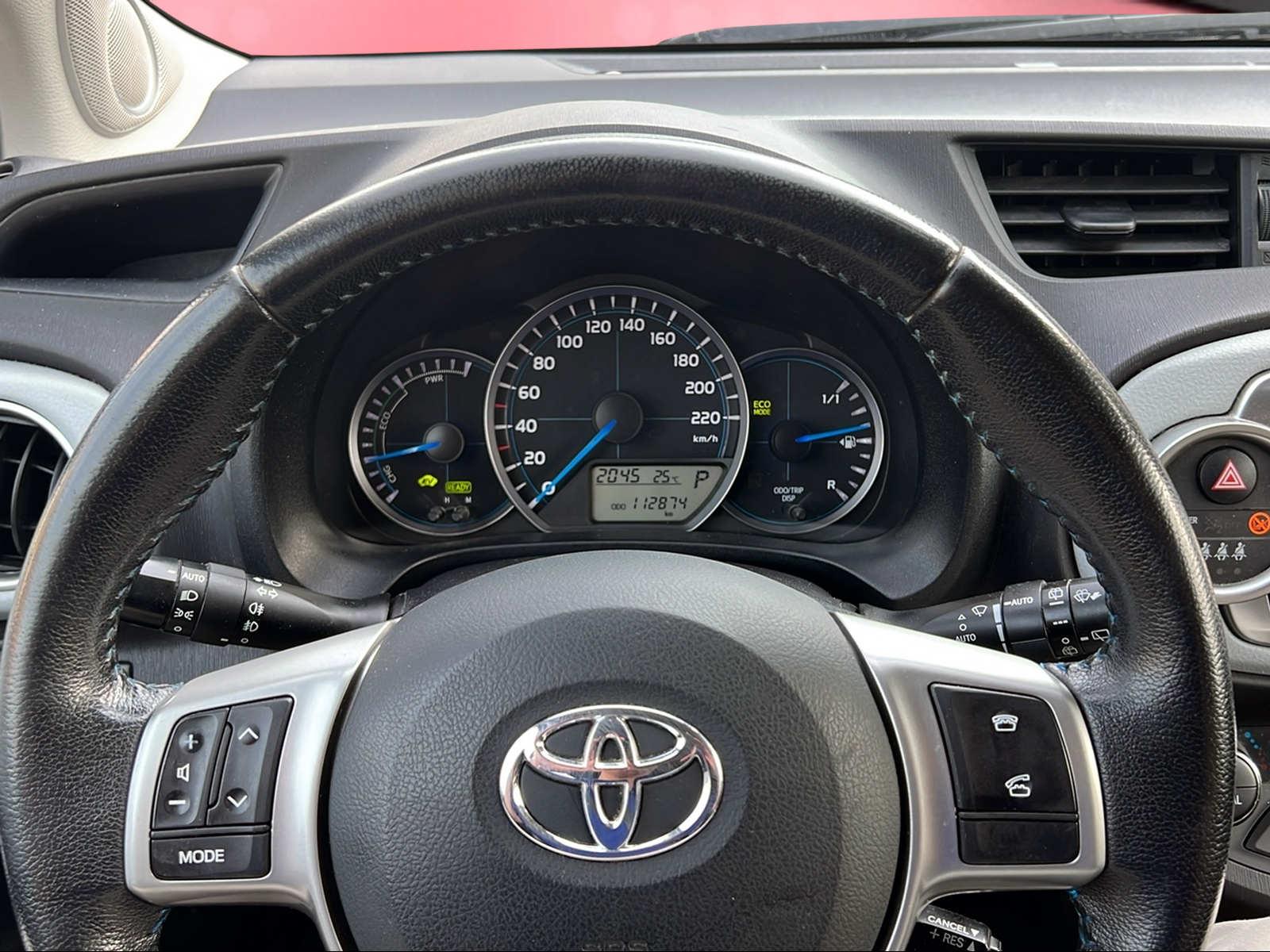 TOYOTA Yaris 1.5 VVT-i HSD Sol Premium-image-5