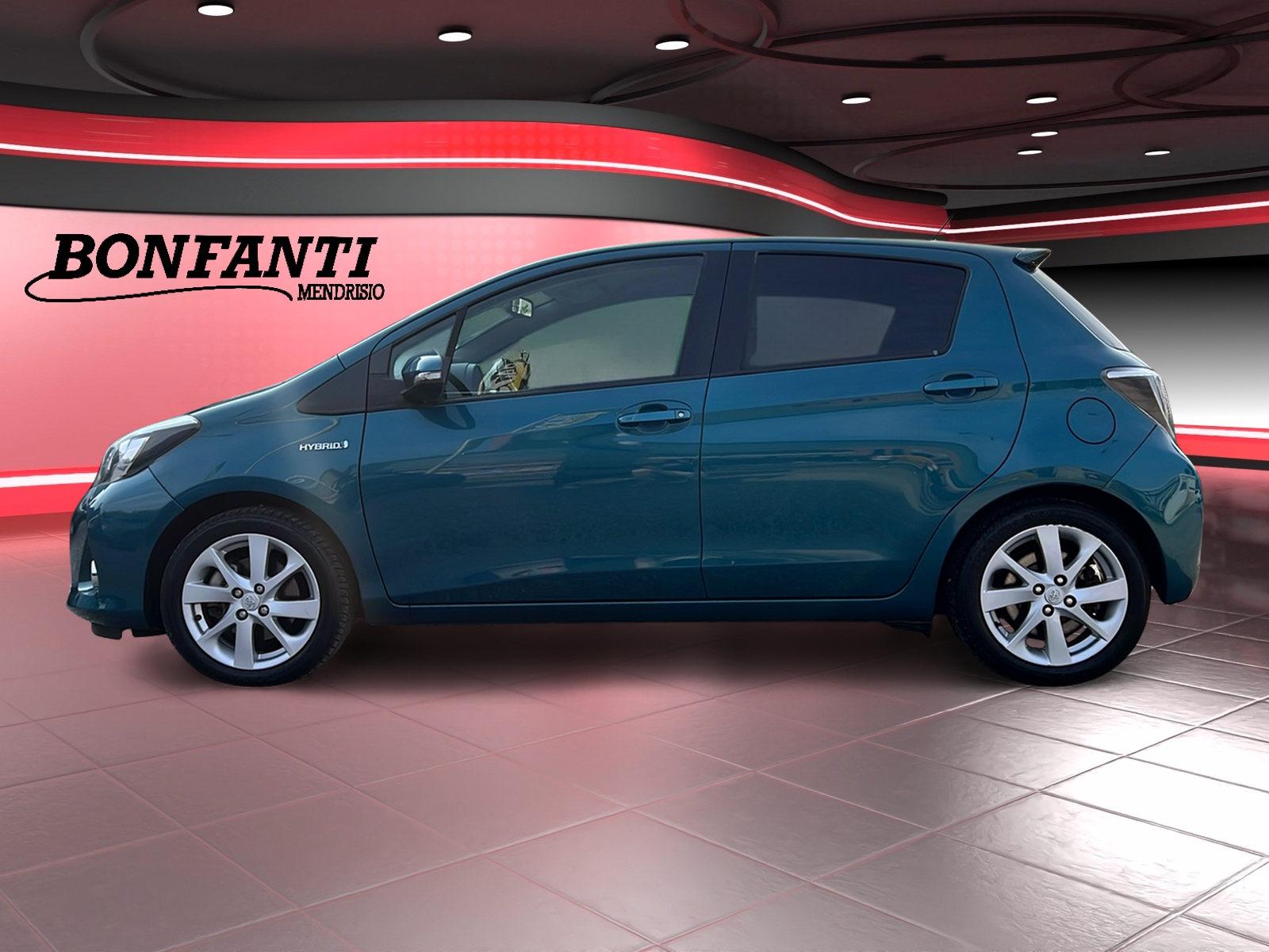 TOYOTA Yaris 1.5 VVT-i HSD Sol Premium-image-3