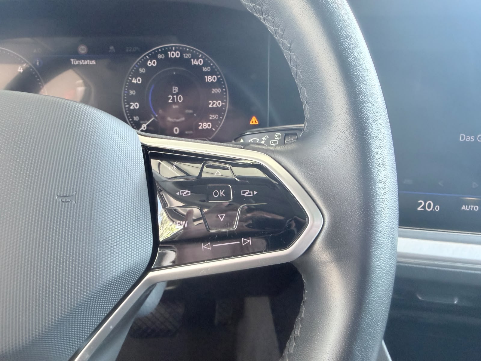 VW Touareg 3.0 V6 TDI Elegance-image-11
