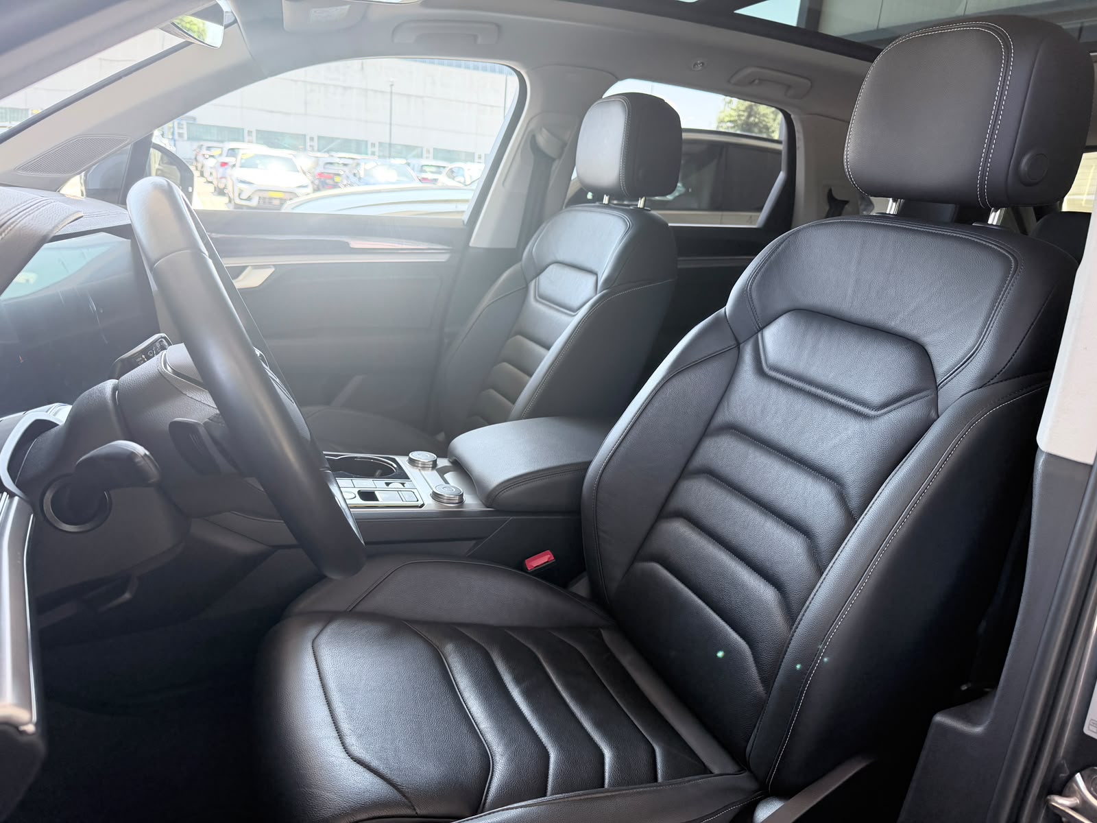 VW Touareg 3.0 V6 TDI Elegance-image-3