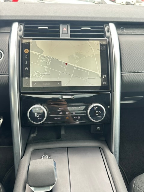 LAND ROVER Discovery 3.0D I6 300 R-Dynamic SE AWD Automatic-image-12