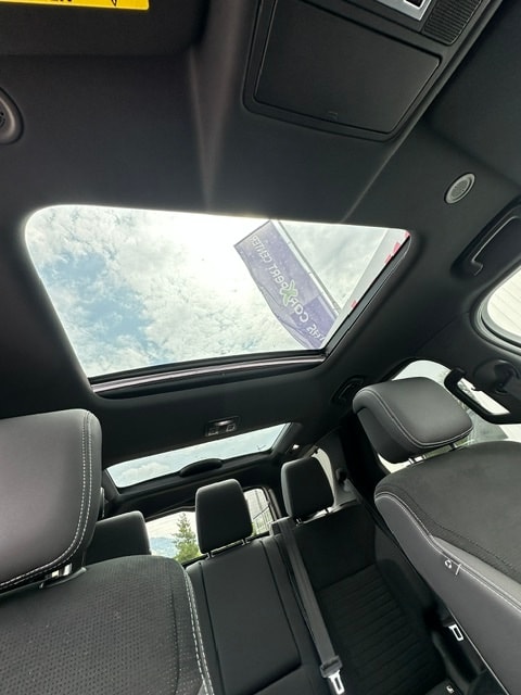 LAND ROVER Discovery 3.0D I6 300 R-Dynamic SE AWD Automatic-image-6