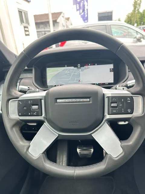 LAND ROVER Discovery 3.0D I6 300 R-Dynamic SE AWD Automatic-image-9