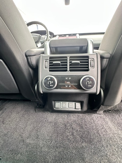 LAND ROVER Discovery 3.0D I6 300 R-Dynamic SE AWD Automatic-image-13