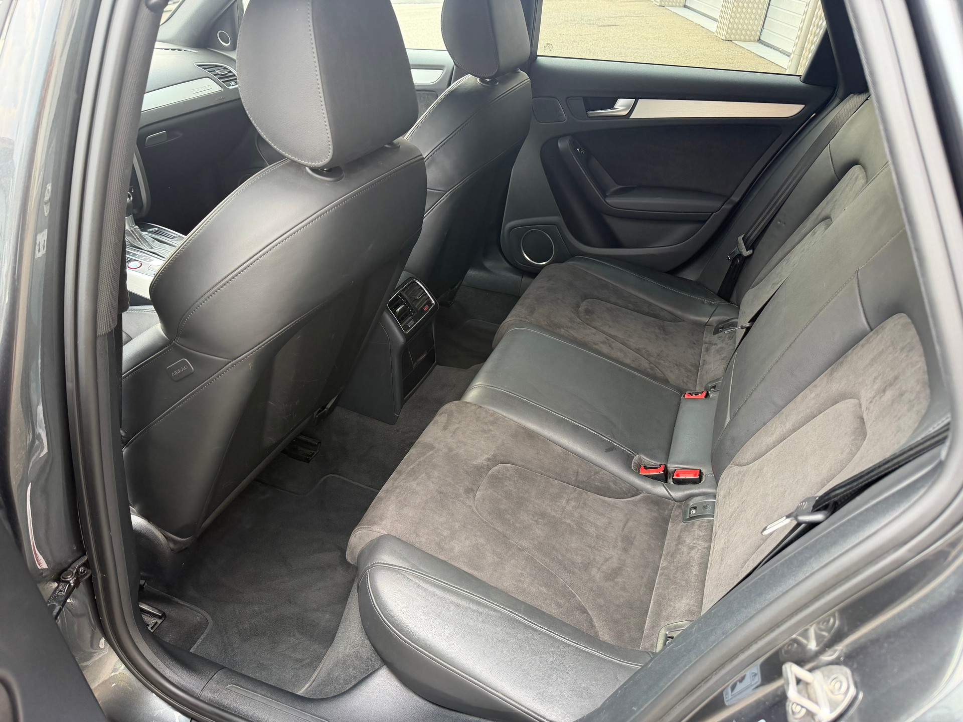 AUDI S4 Avant 3.0 TFSI quattro S-tronic-image-6