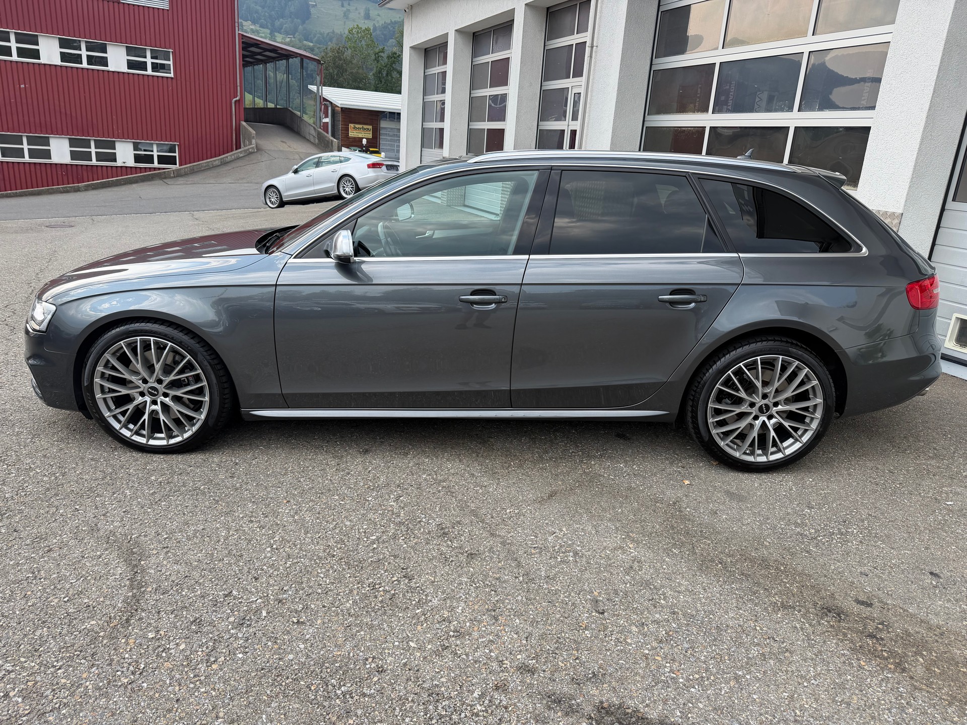 AUDI S4 Avant 3.0 TFSI quattro S-tronic-image-1