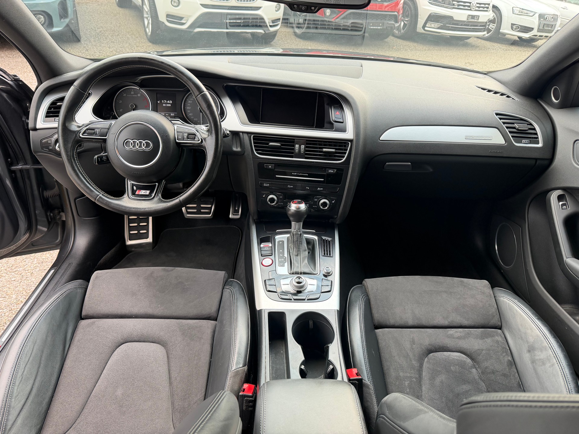 AUDI S4 Avant 3.0 TFSI quattro S-tronic-image-7