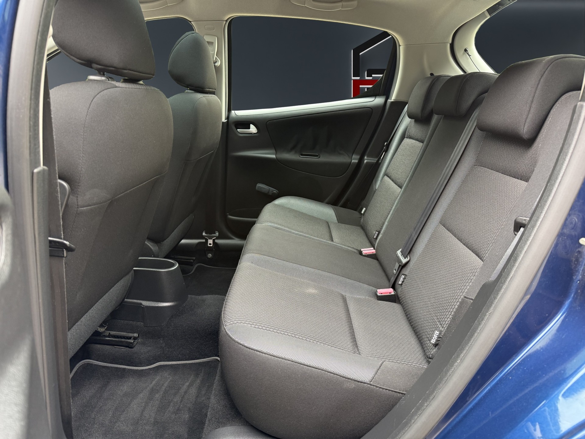 PEUGEOT 207 1.4 16V Swiss Edition-image-13