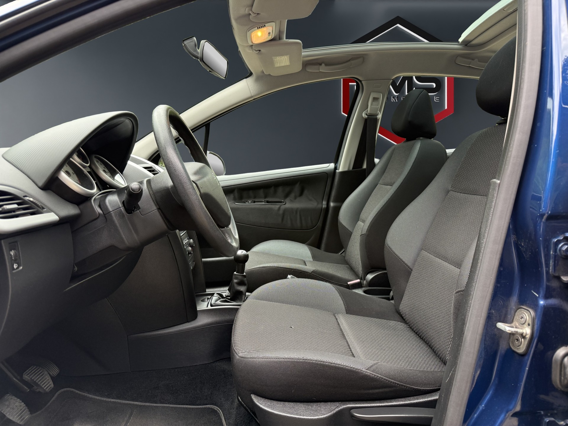 PEUGEOT 207 1.4 16V Swiss Edition-image-8