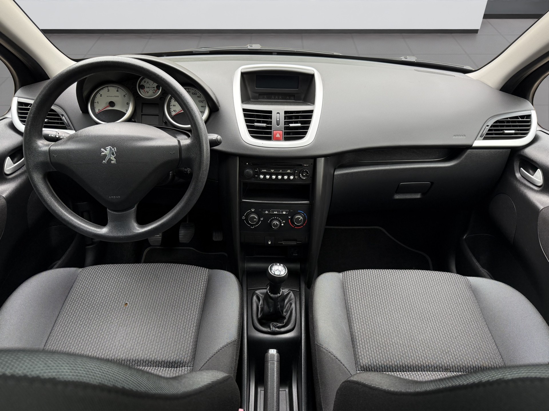 PEUGEOT 207 1.4 16V Swiss Edition-image-10