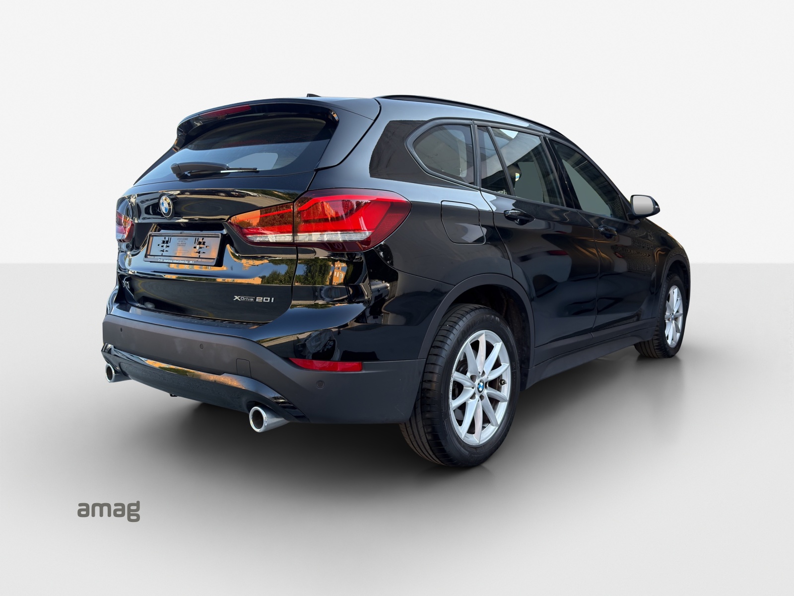 BMW X1 xDrive 20i Essential Edition Steptronic-image-4