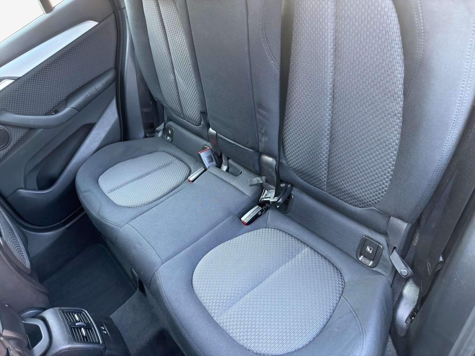 BMW X1 xDrive 20i Essential Edition Steptronic-image-15