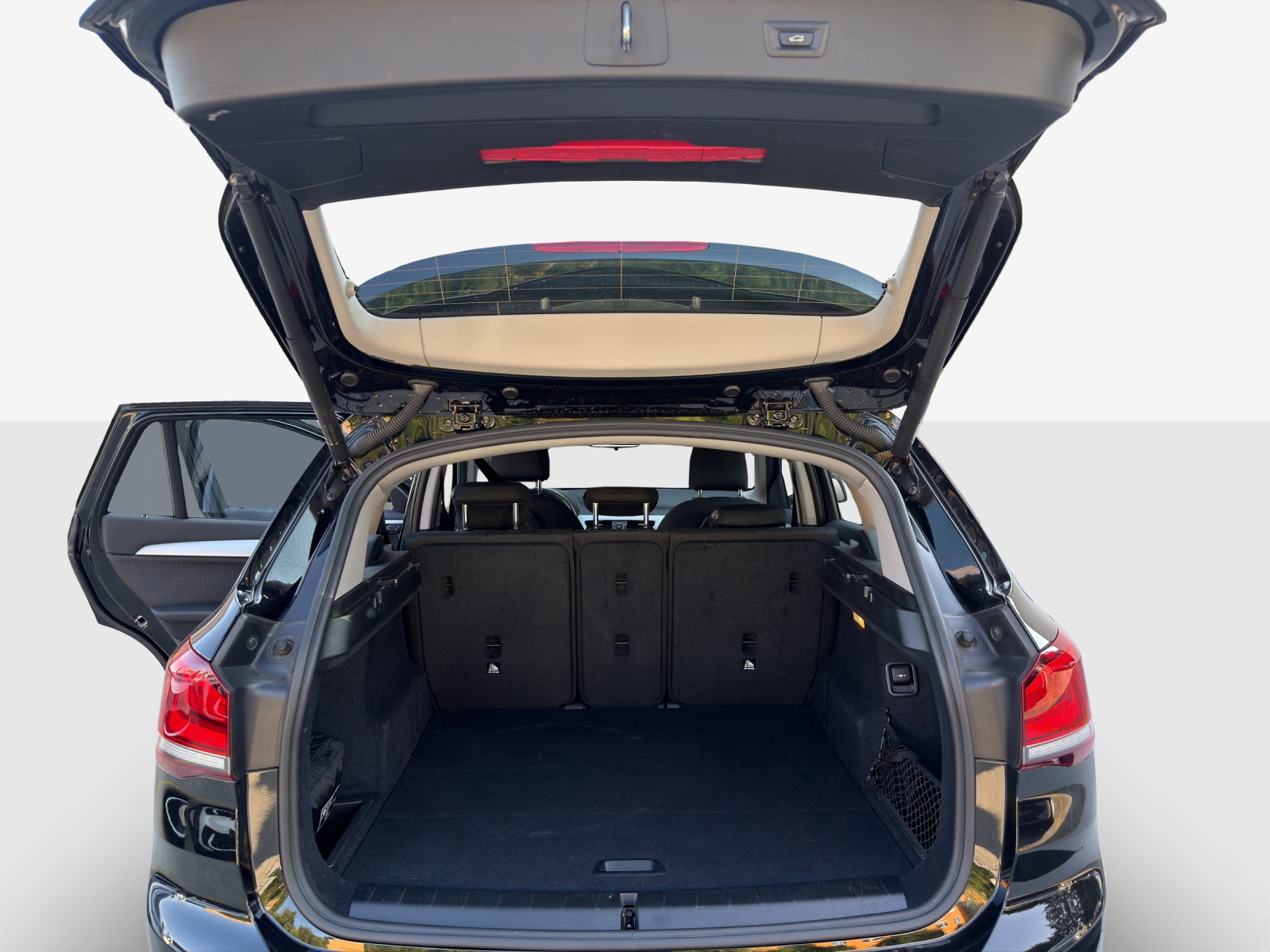 BMW X1 xDrive 20i Essential Edition Steptronic-image-12
