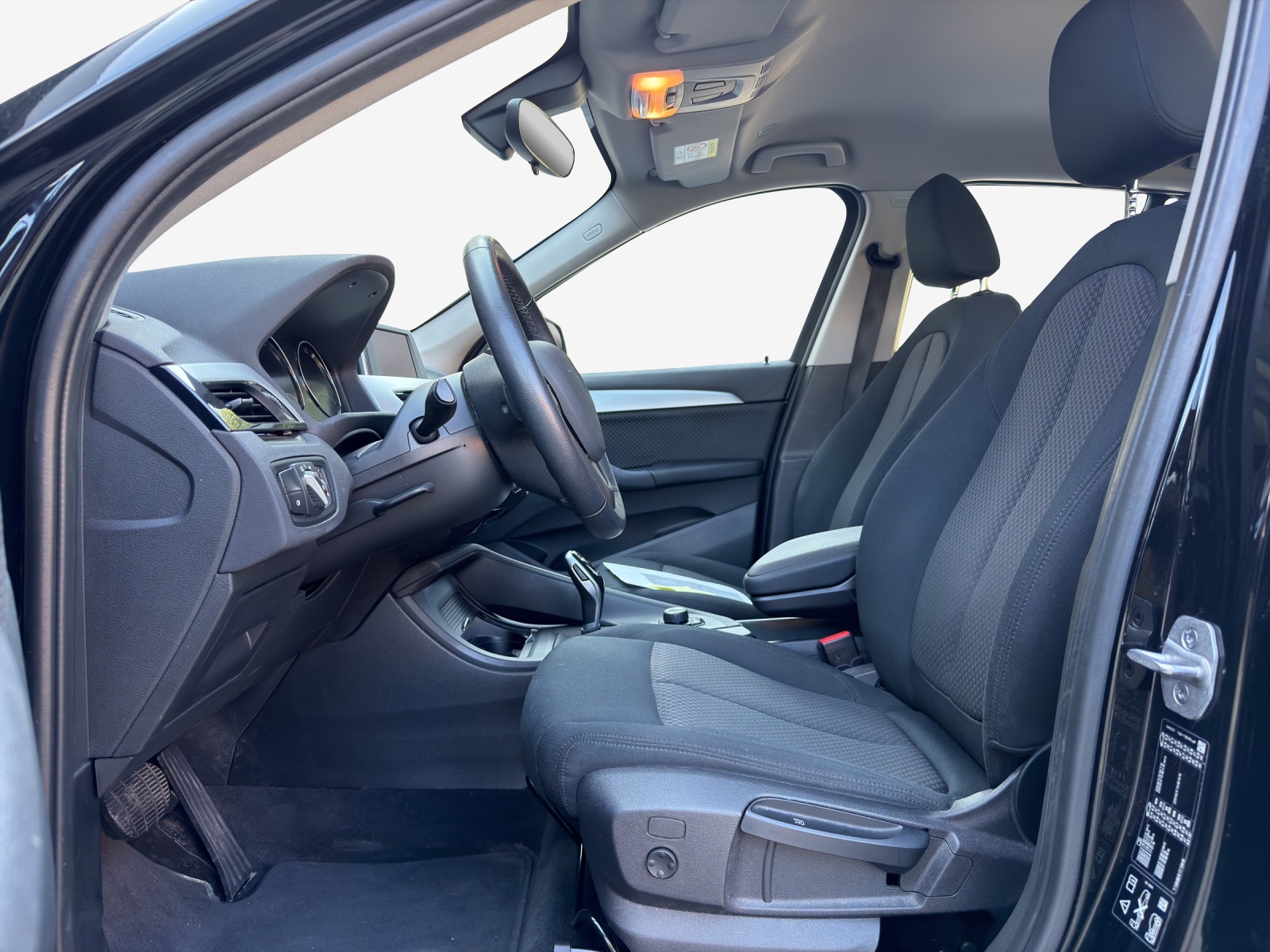 BMW X1 xDrive 20i Essential Edition Steptronic-image-7