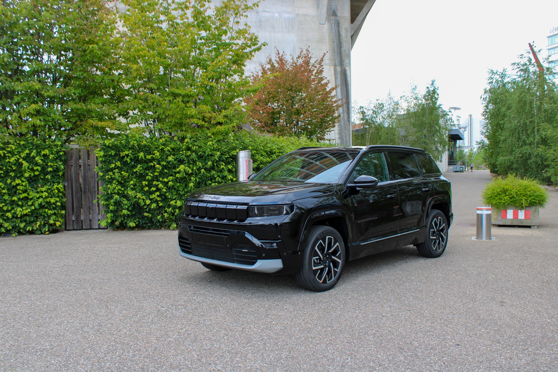 JEEP Compass 1.2 T e-Hybrid Summit-image-2