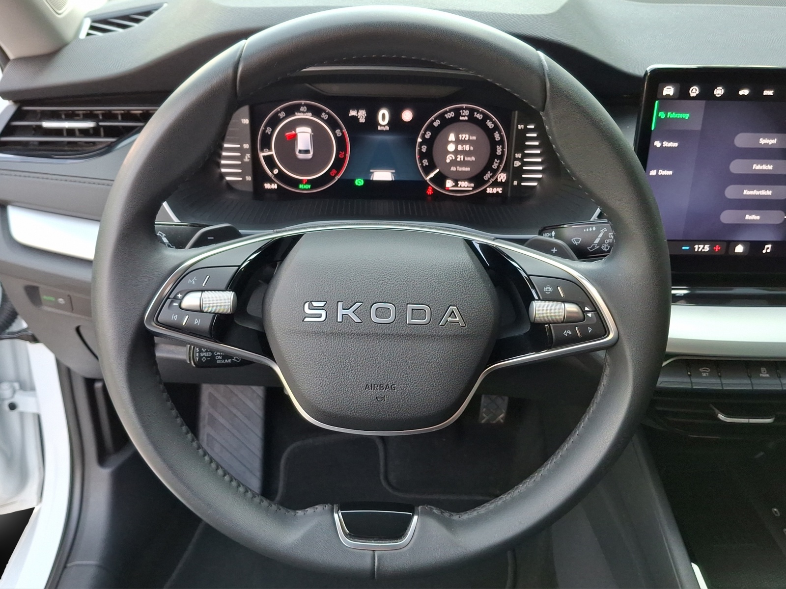SKODA Octavia Combi 1.5 TSI mHEV DSG Dynamic-image-9