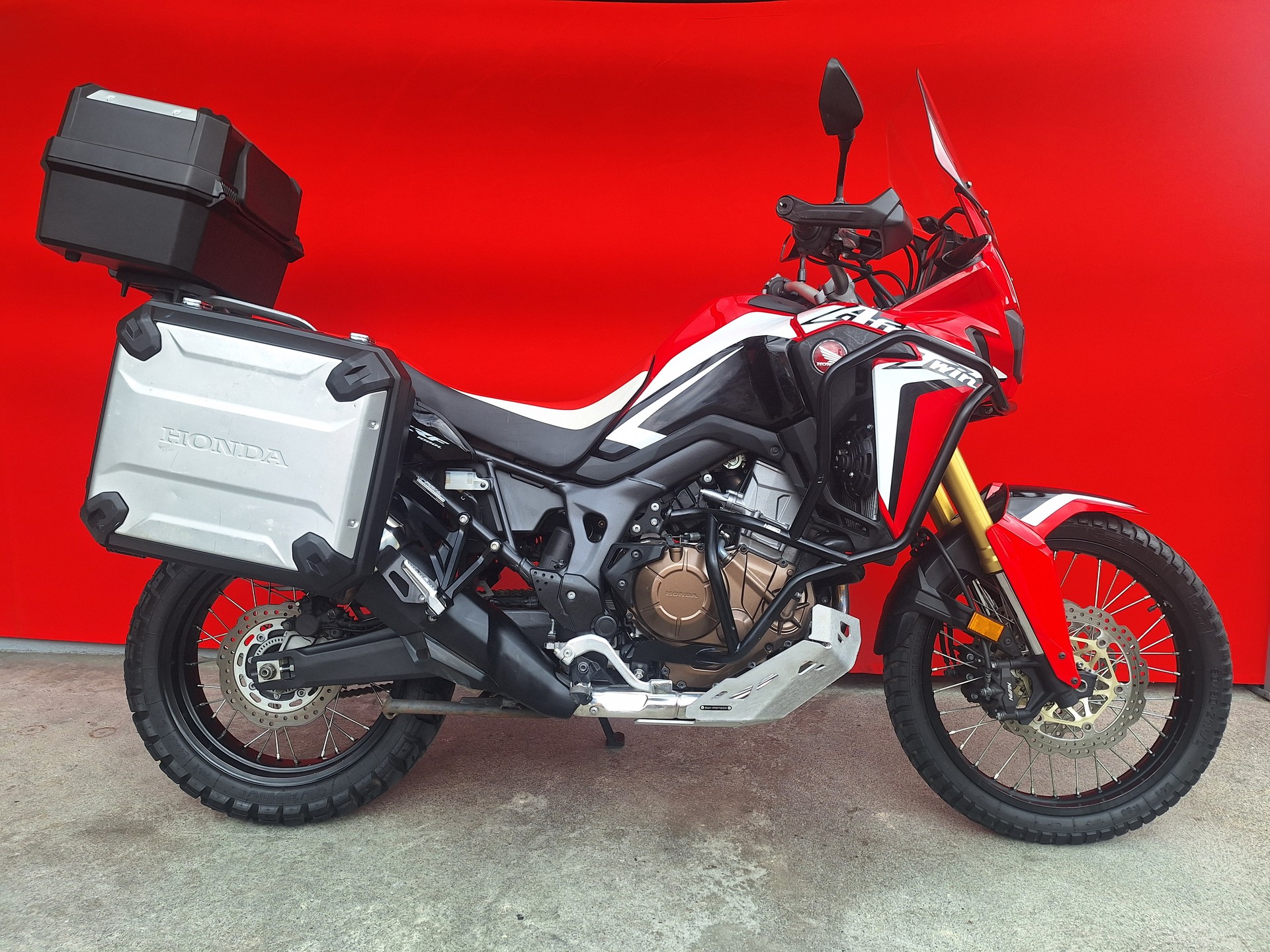 HONDA CRF 1000A Africa Twin-image-1