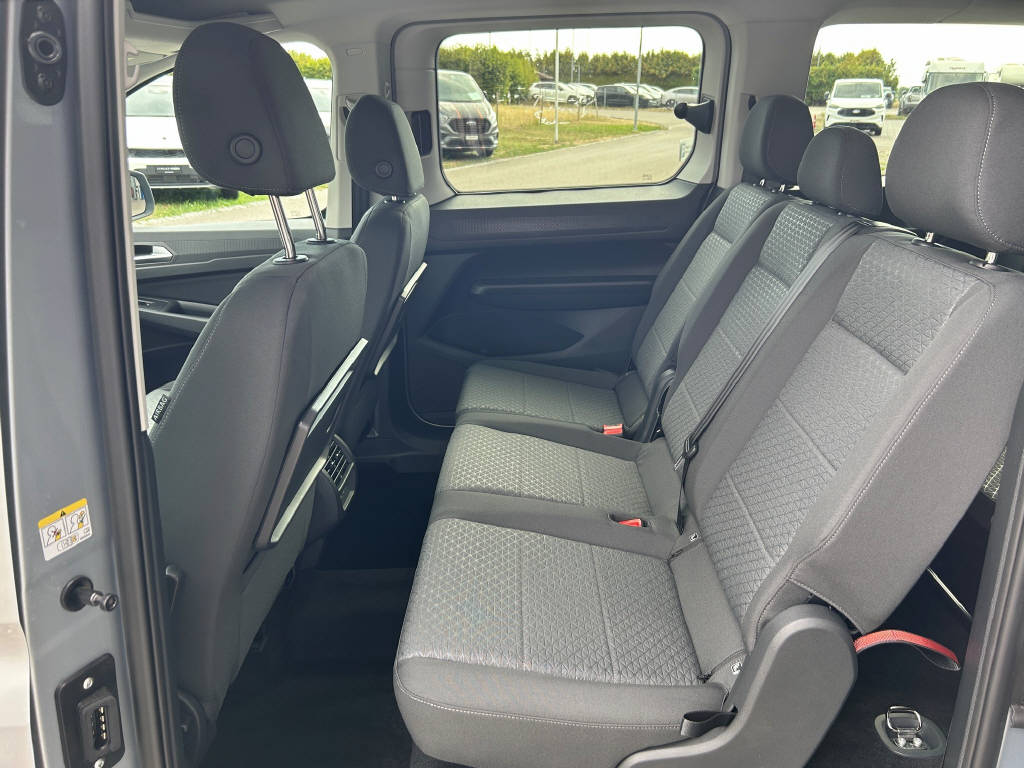 FORD TOURNEO CONNECT Grand 2.0 EcoBlue 122 Titanium-image-14