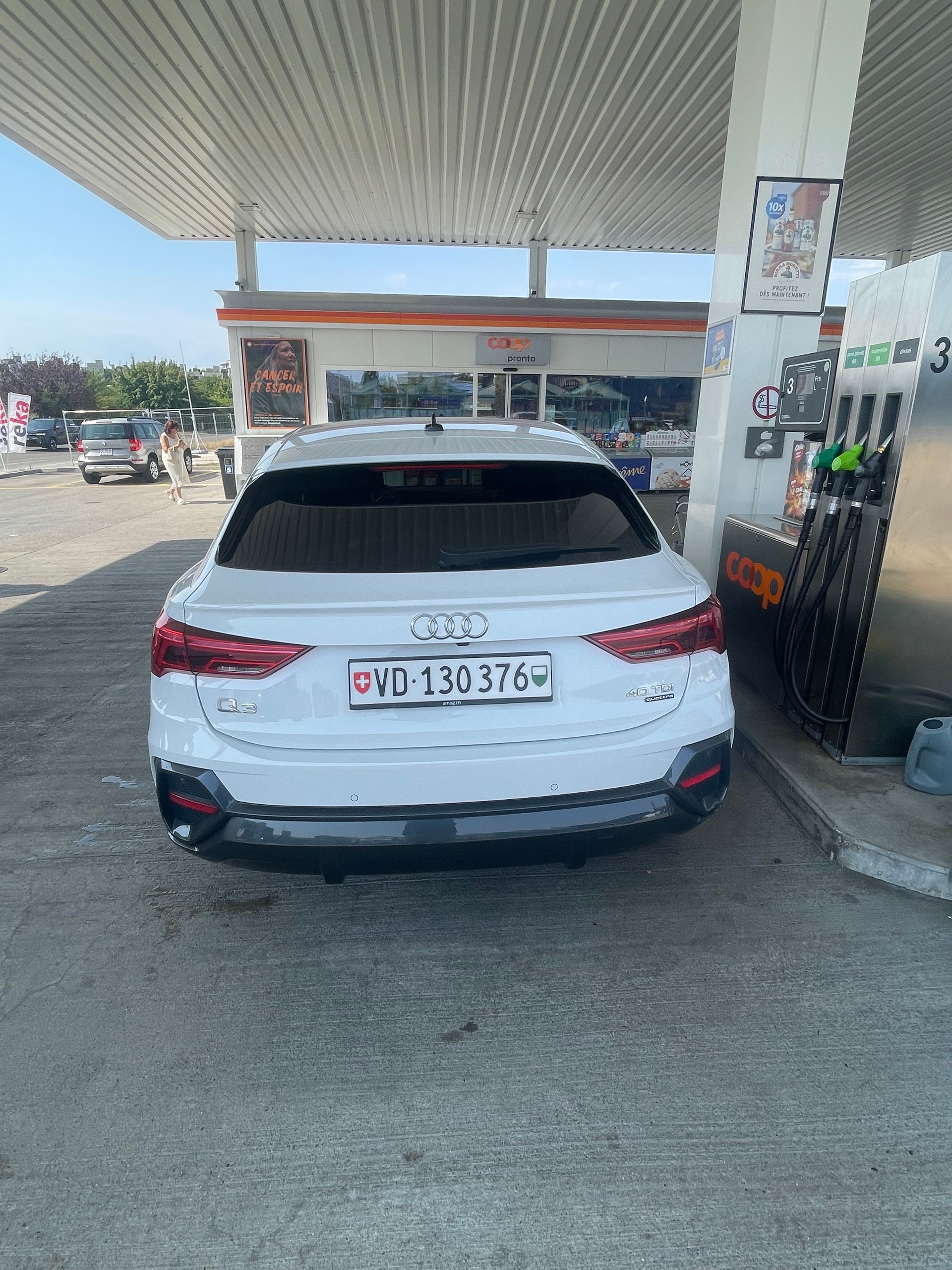 AUDI 2.0 40 TDI Attraction quattro S-Tronic-image-2