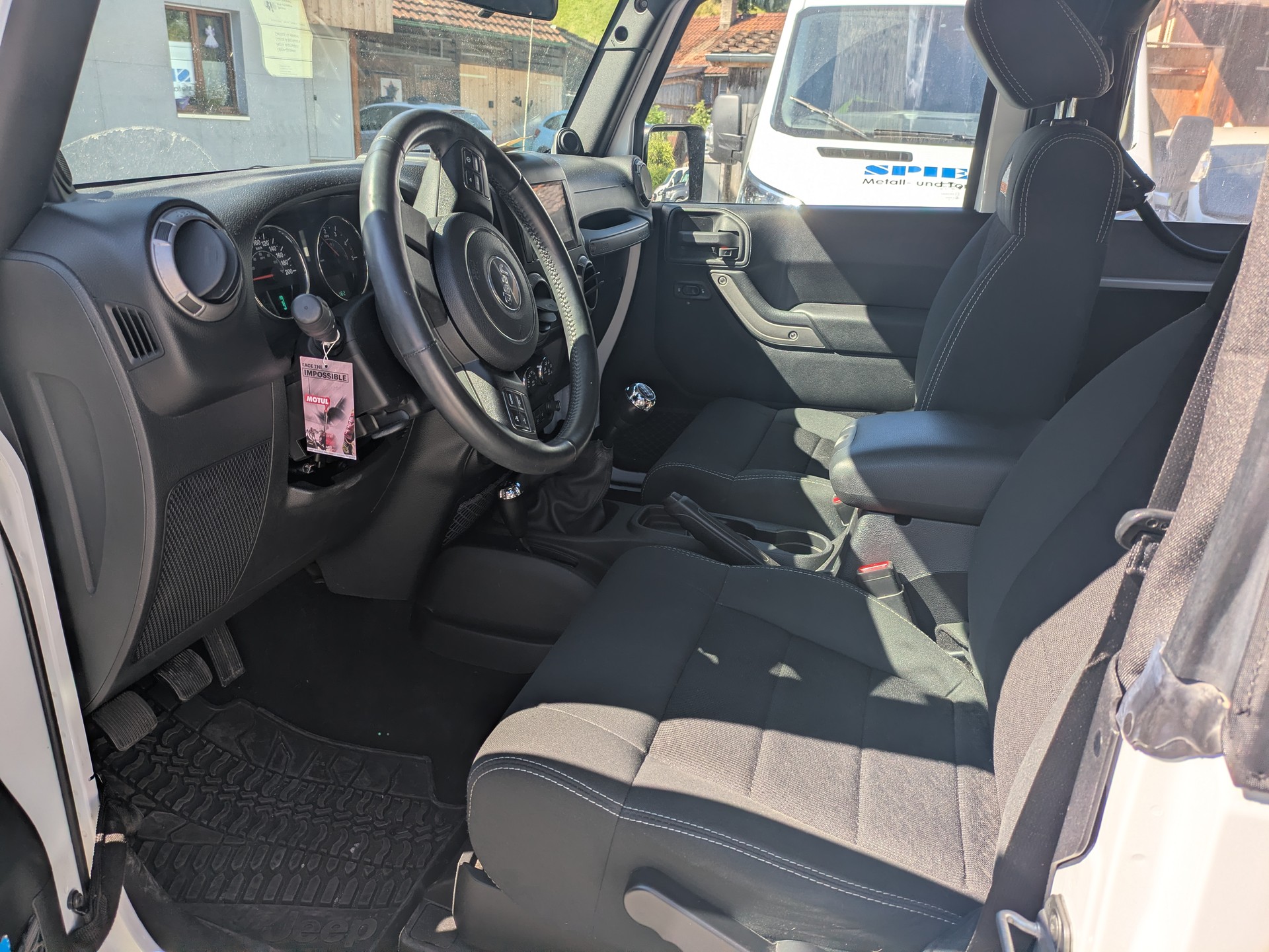 JEEP Wrangler 2.8 CRD Sport-image-9