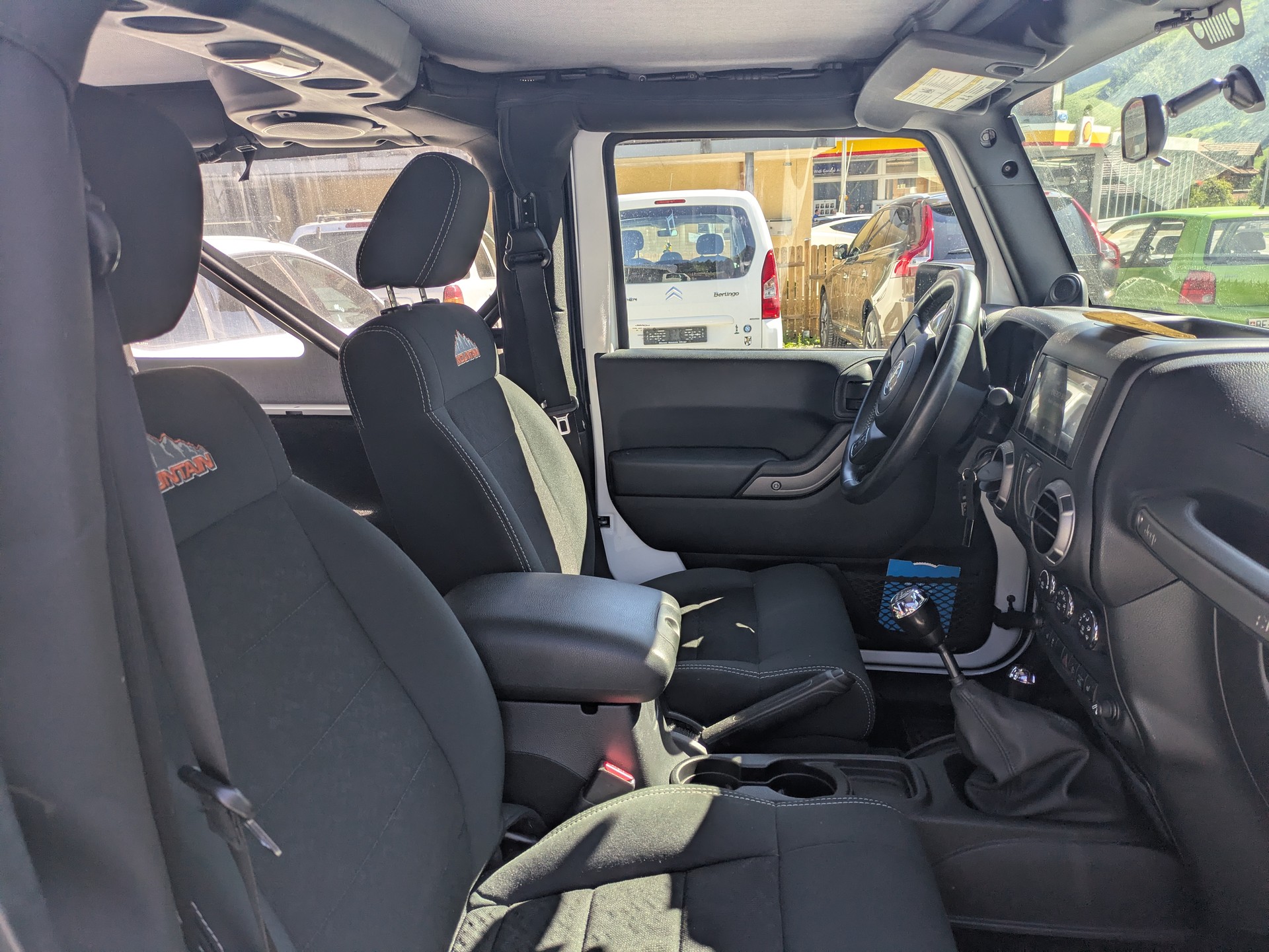 JEEP Wrangler 2.8 CRD Sport-image-8
