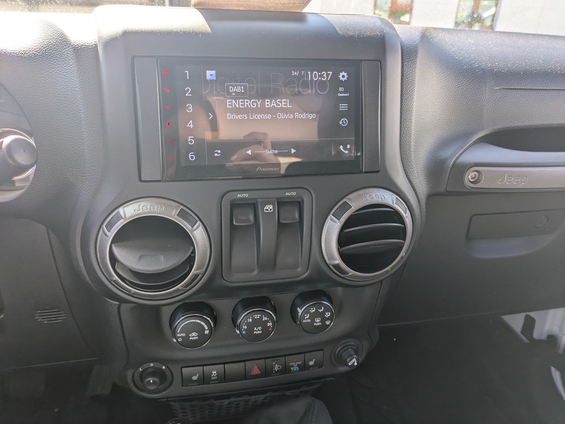 JEEP Wrangler 2.8 CRD Sport-image-11