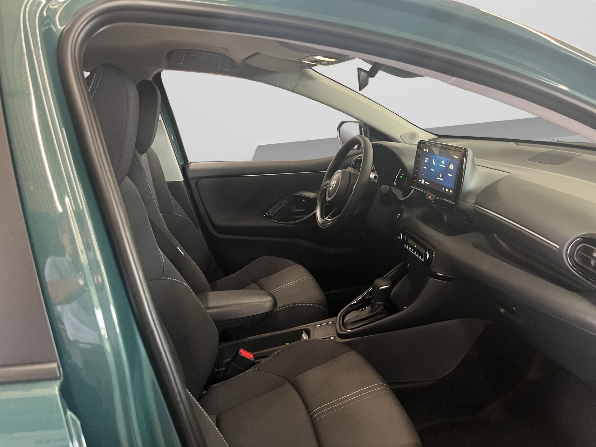 TOYOTA YARIS 1.5 VVT-i HSD Trend-image-11