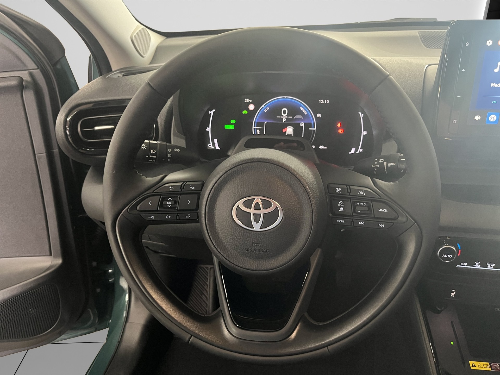 TOYOTA YARIS 1.5 VVT-i HSD Trend-image-8