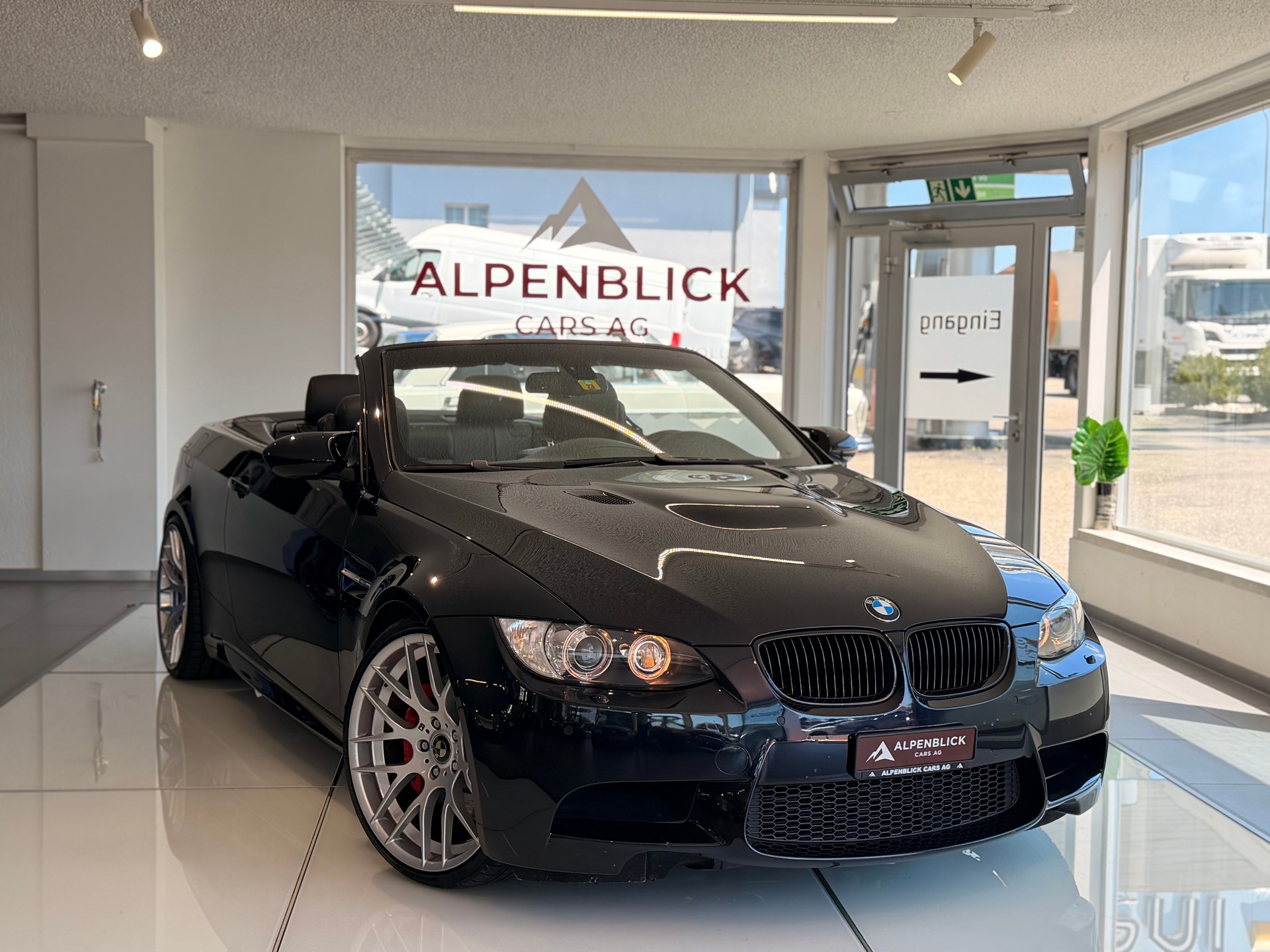 BMW M3 Cabriolet-image-0