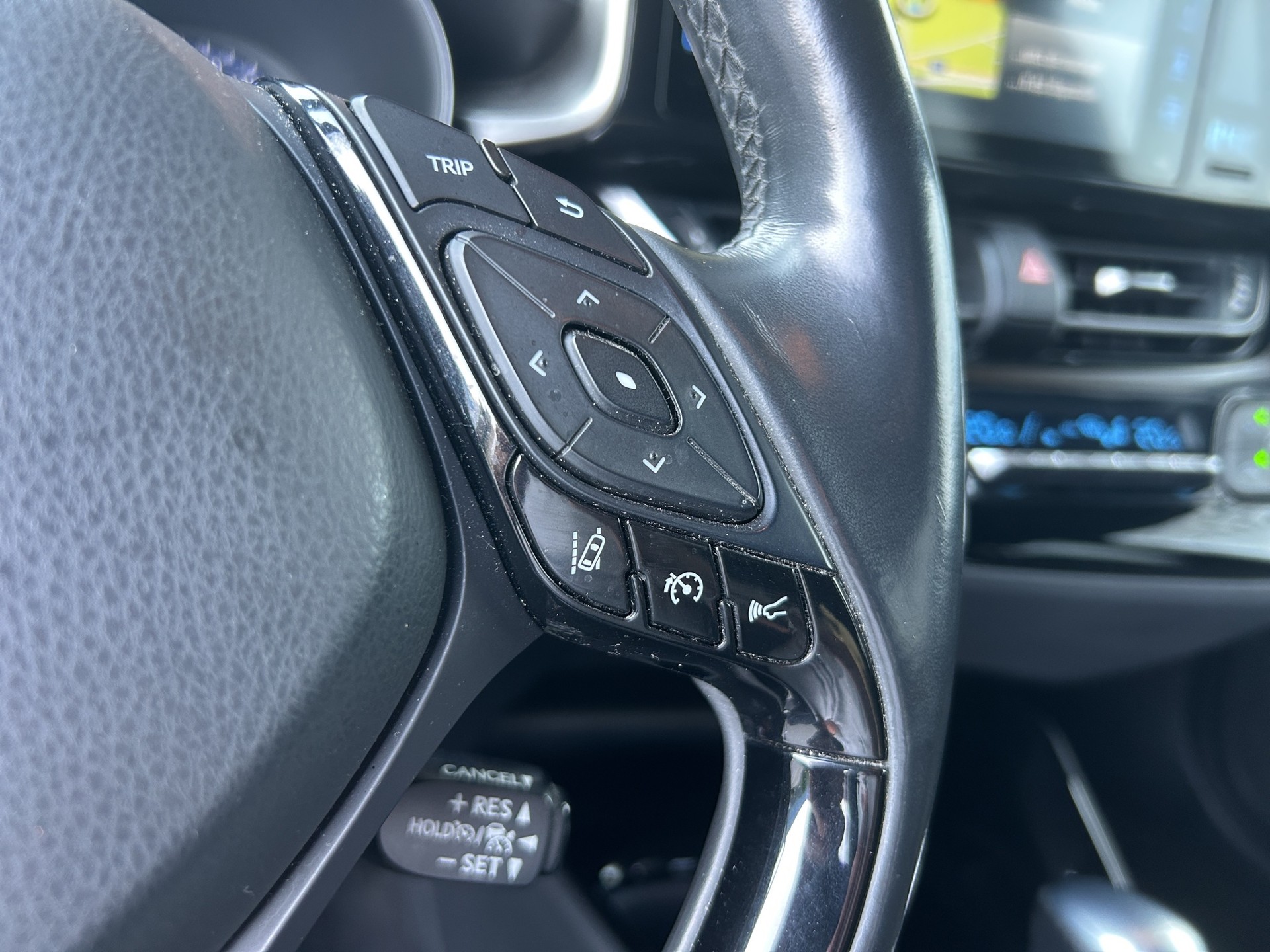 TOYOTA C-HR 1.8 HSD Trend CVT-image-13