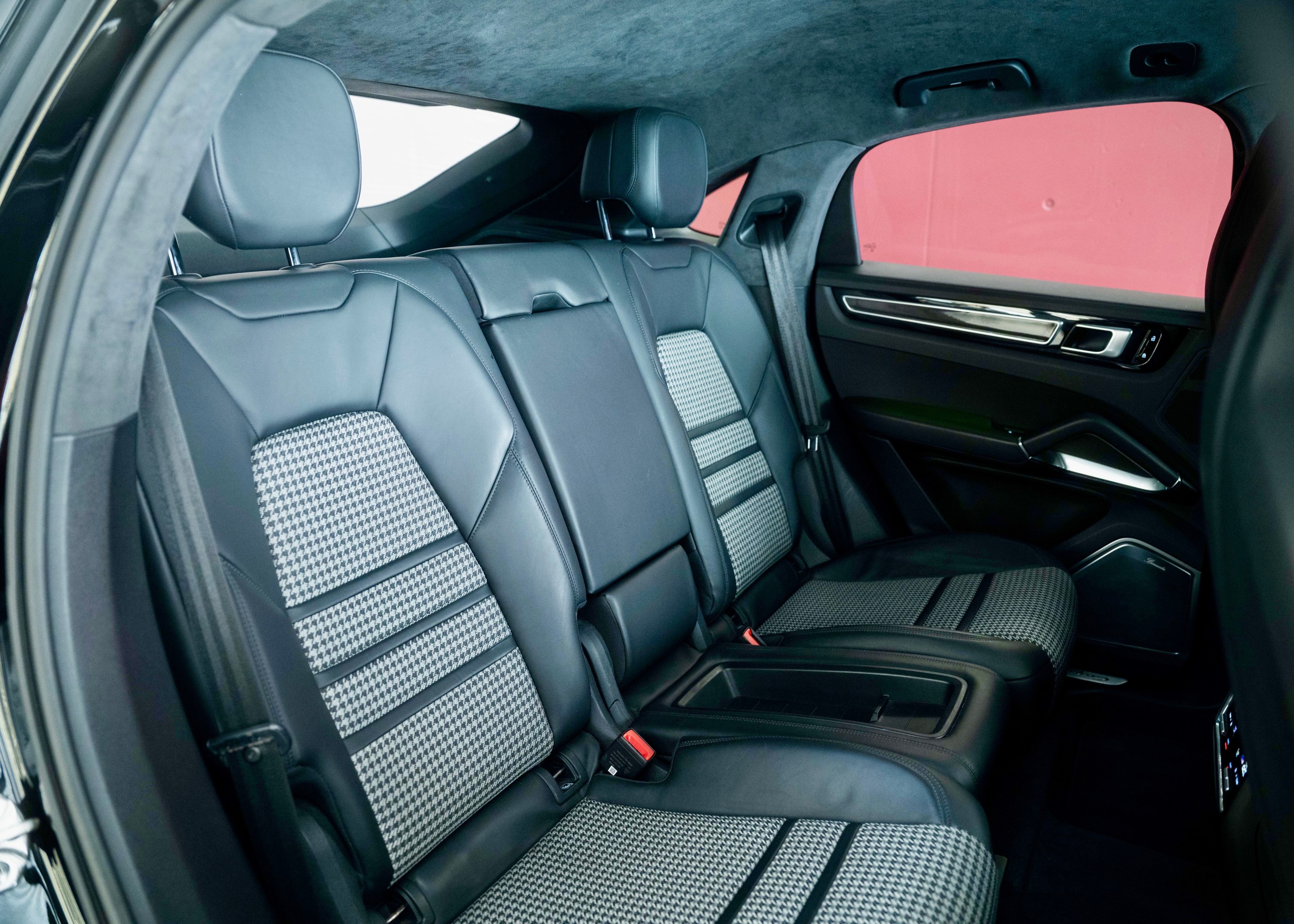 Image PORSCHE CAYENNE Cayenne Turbo Coupé (2nd hand, full Porsche history)