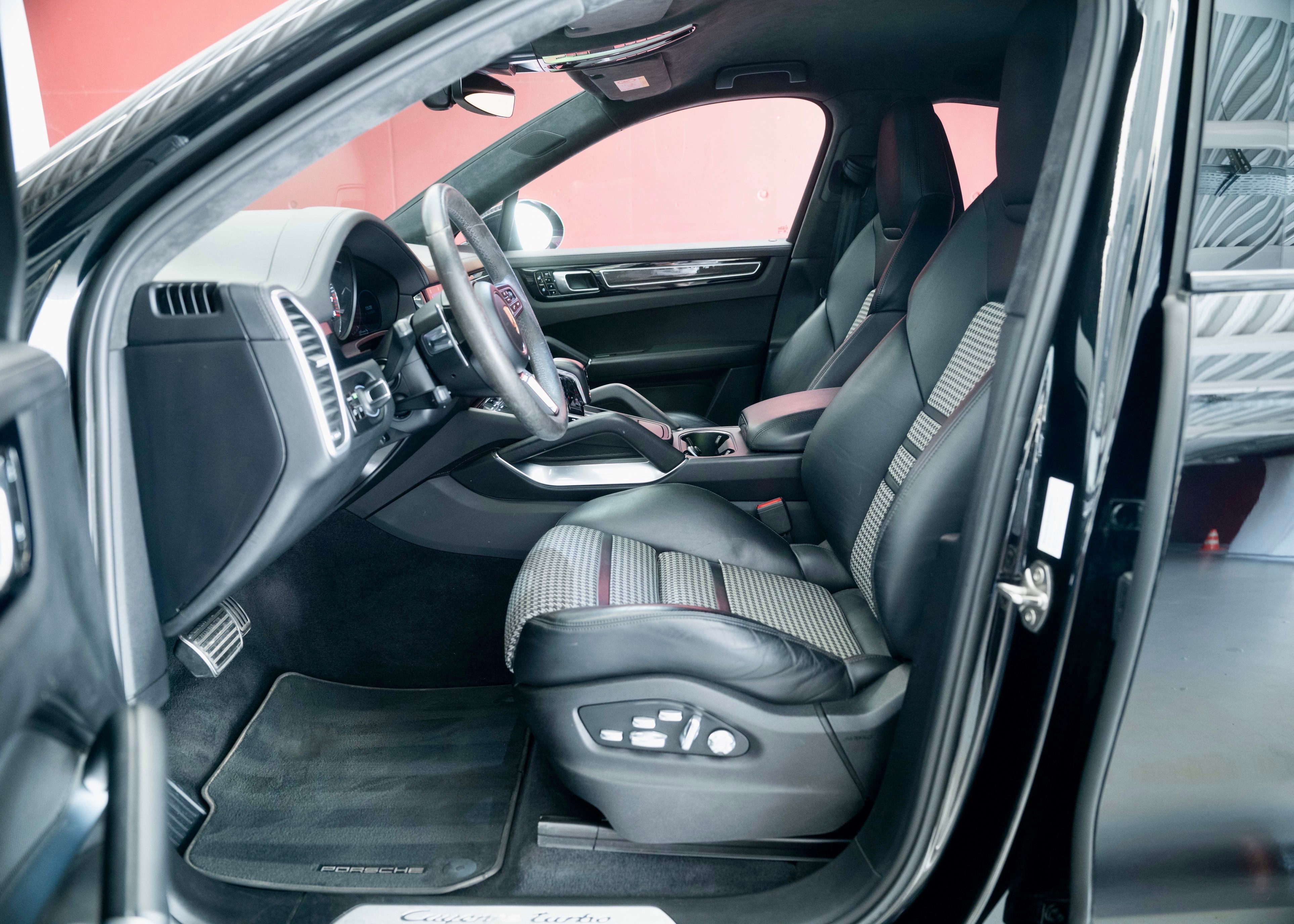 Image PORSCHE CAYENNE Cayenne Turbo Coupé (2nd hand, full Porsche history)