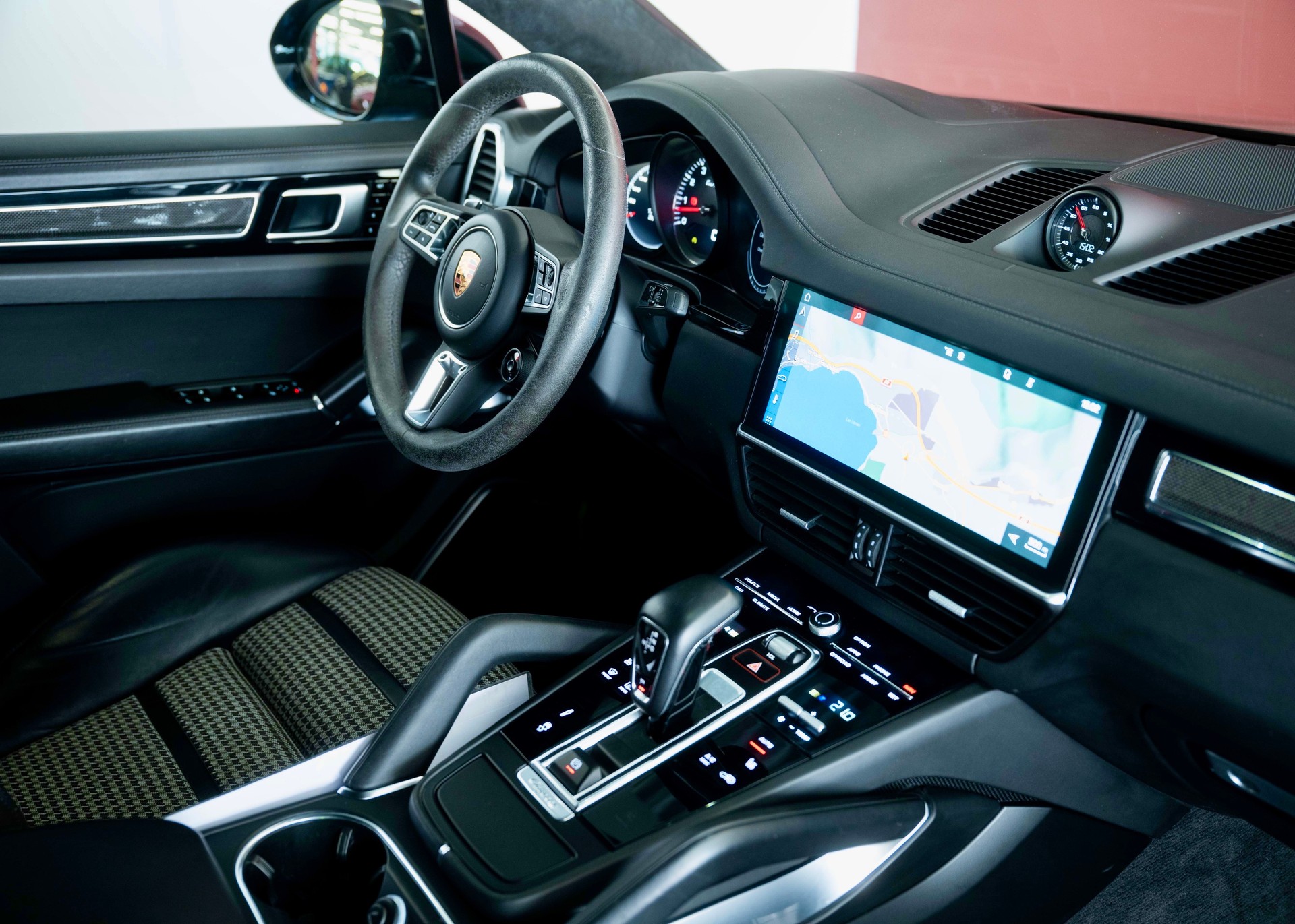 PORSCHE Cayenne Turbo Coupé (2nd hand, full Porsche history)-image-18
