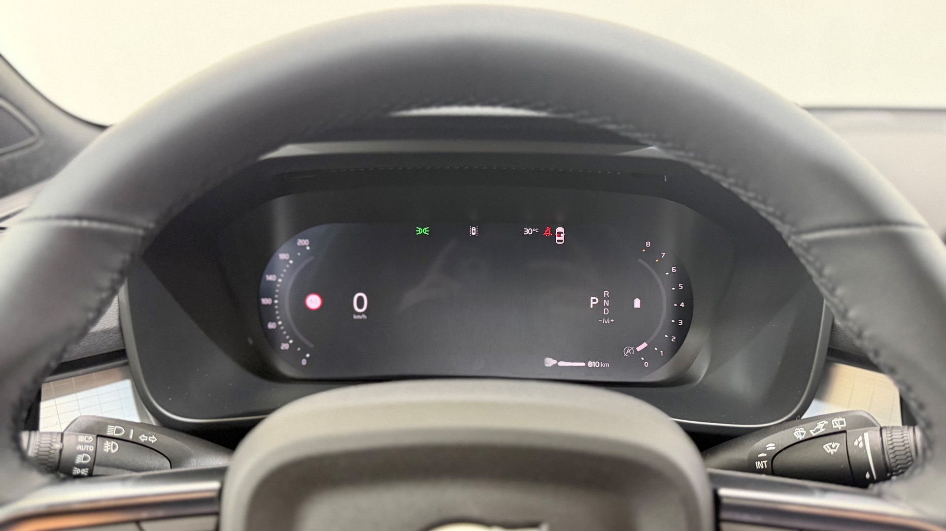 VOLVO XC40 2.0 B4 MH Black Edition-image-10